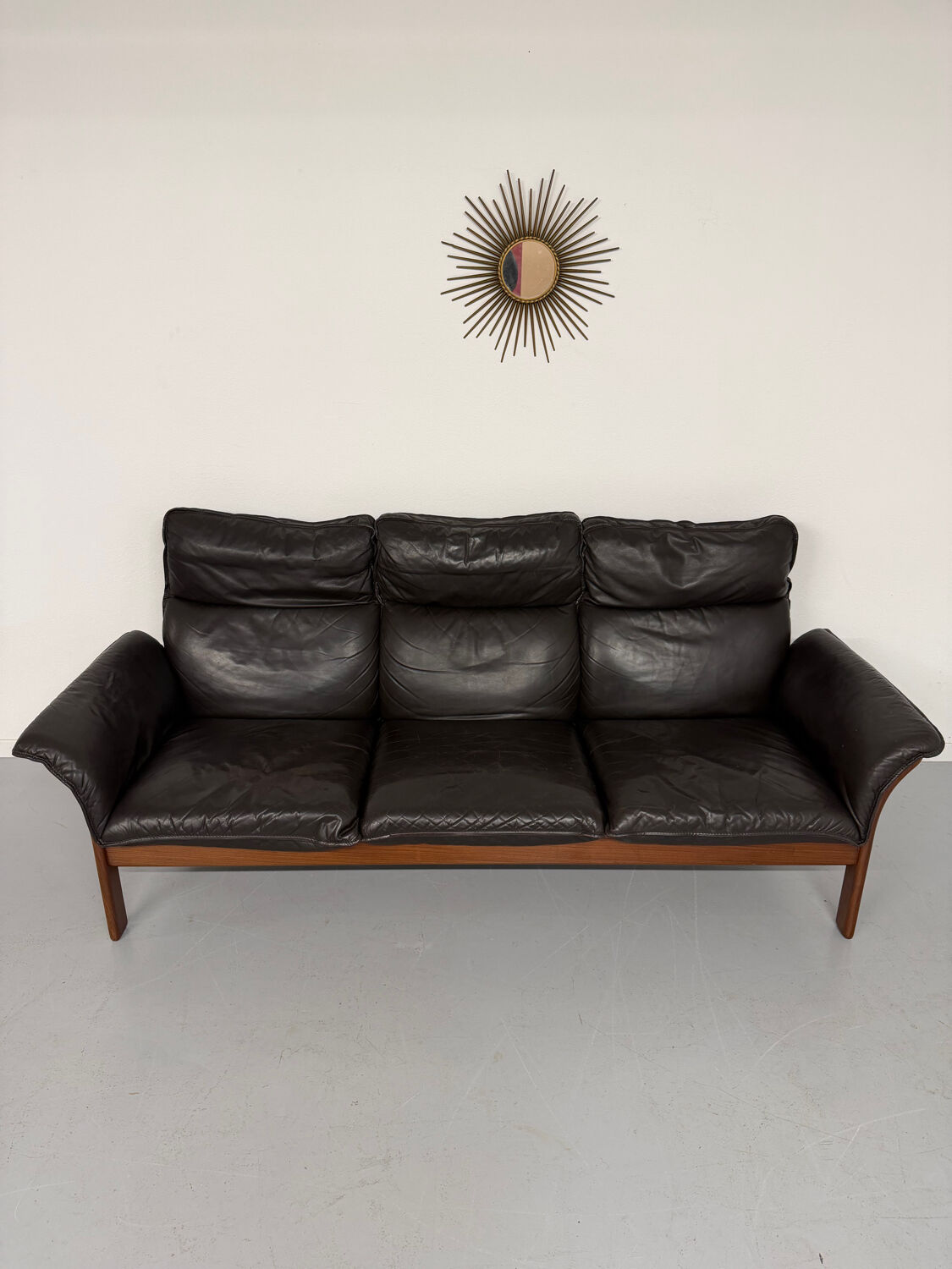 Vintage black leather Dreipunkt Scala design 3-seater sofa in teak.