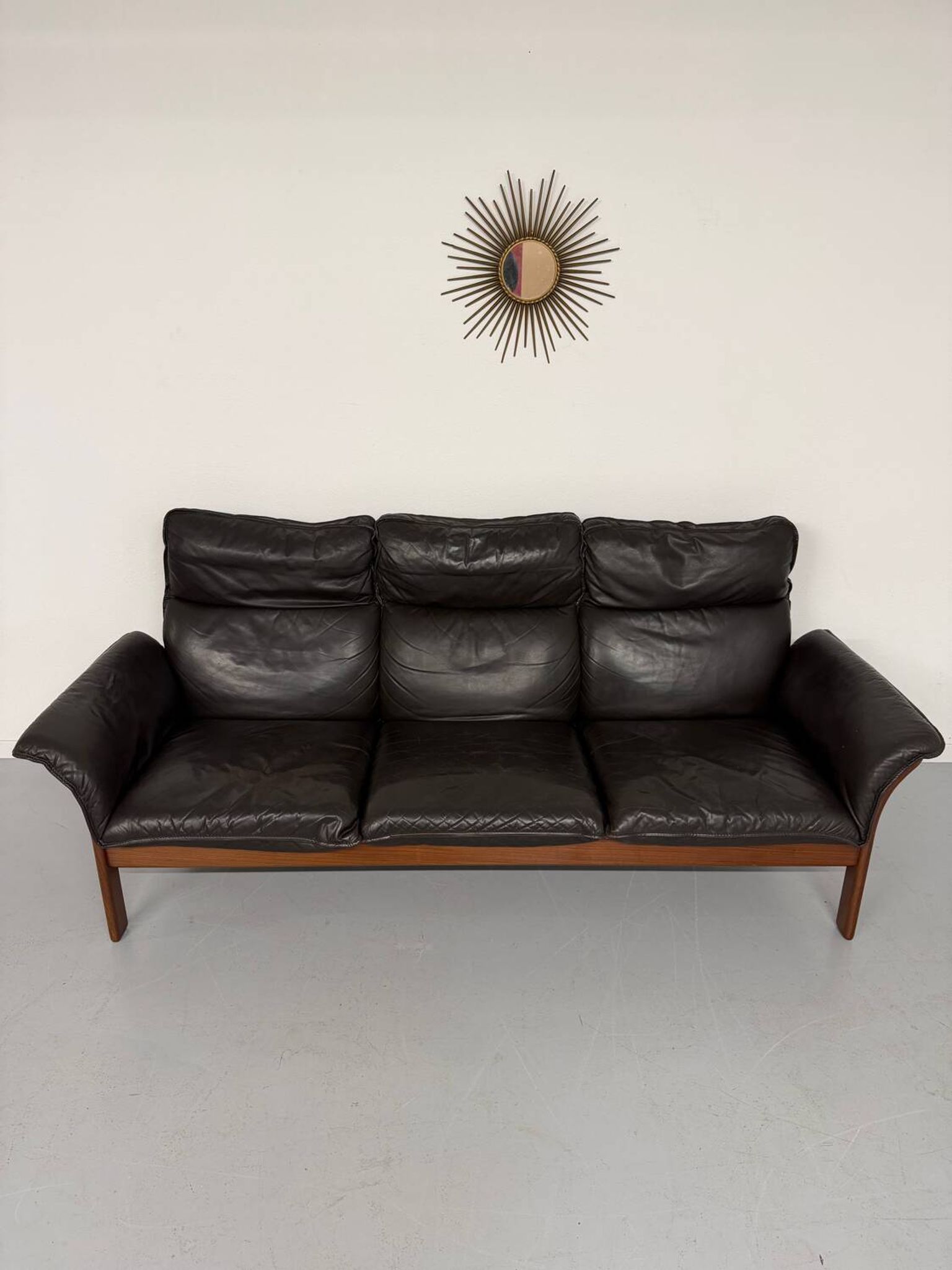 Vintage black leather Dreipunkt Scala design 3-seater sofa in teak.