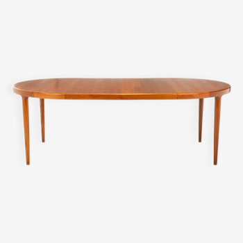 Round extendable dining table in teak by Harry Østergaard for Randers Møbelfabrik