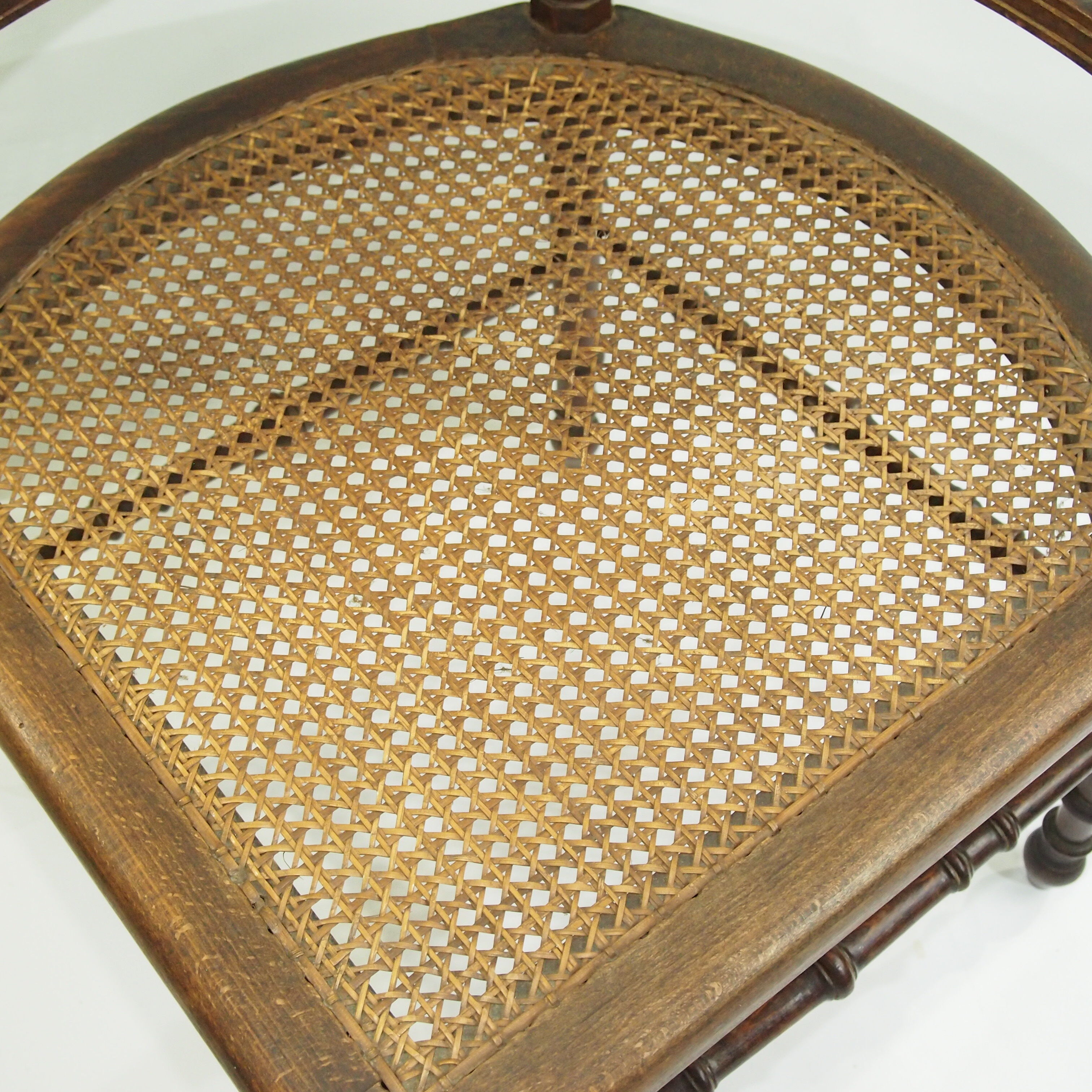Traditional canning corner chair
