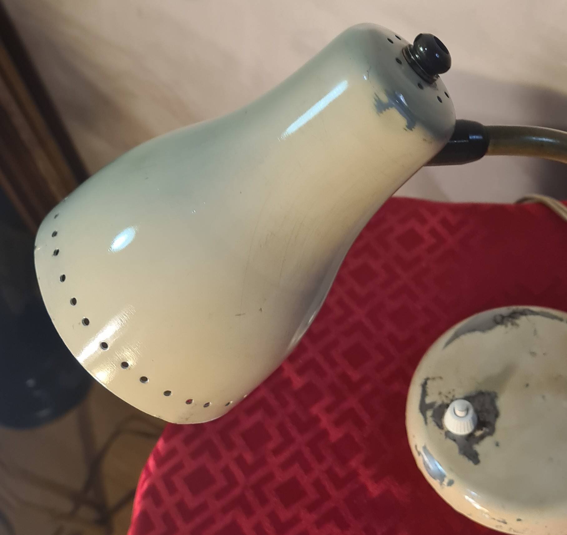 desk lamp 1950 to 60 pretty little model, with its traces of wear please
