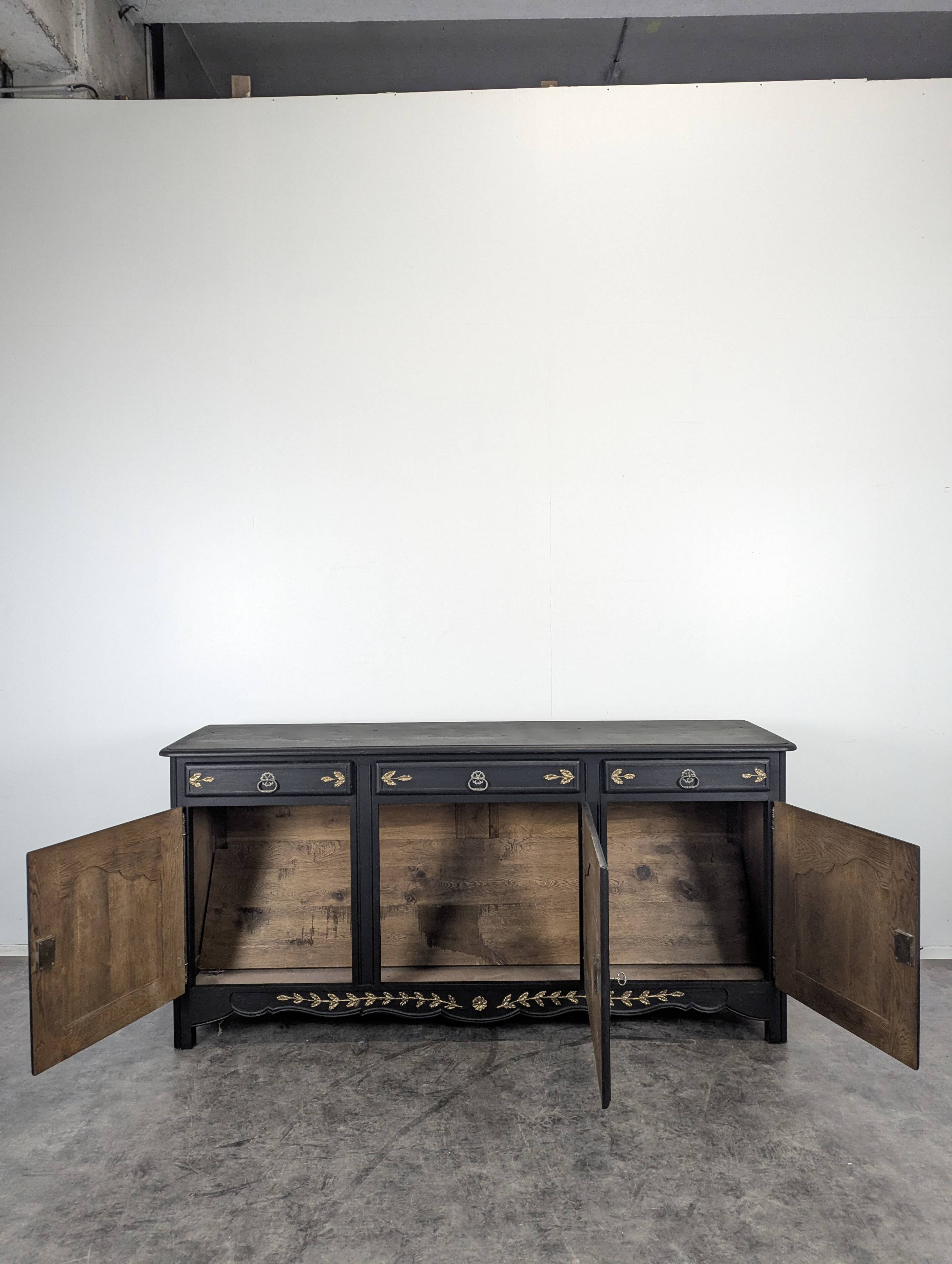 Enfilade rustique réchampie noir et or
