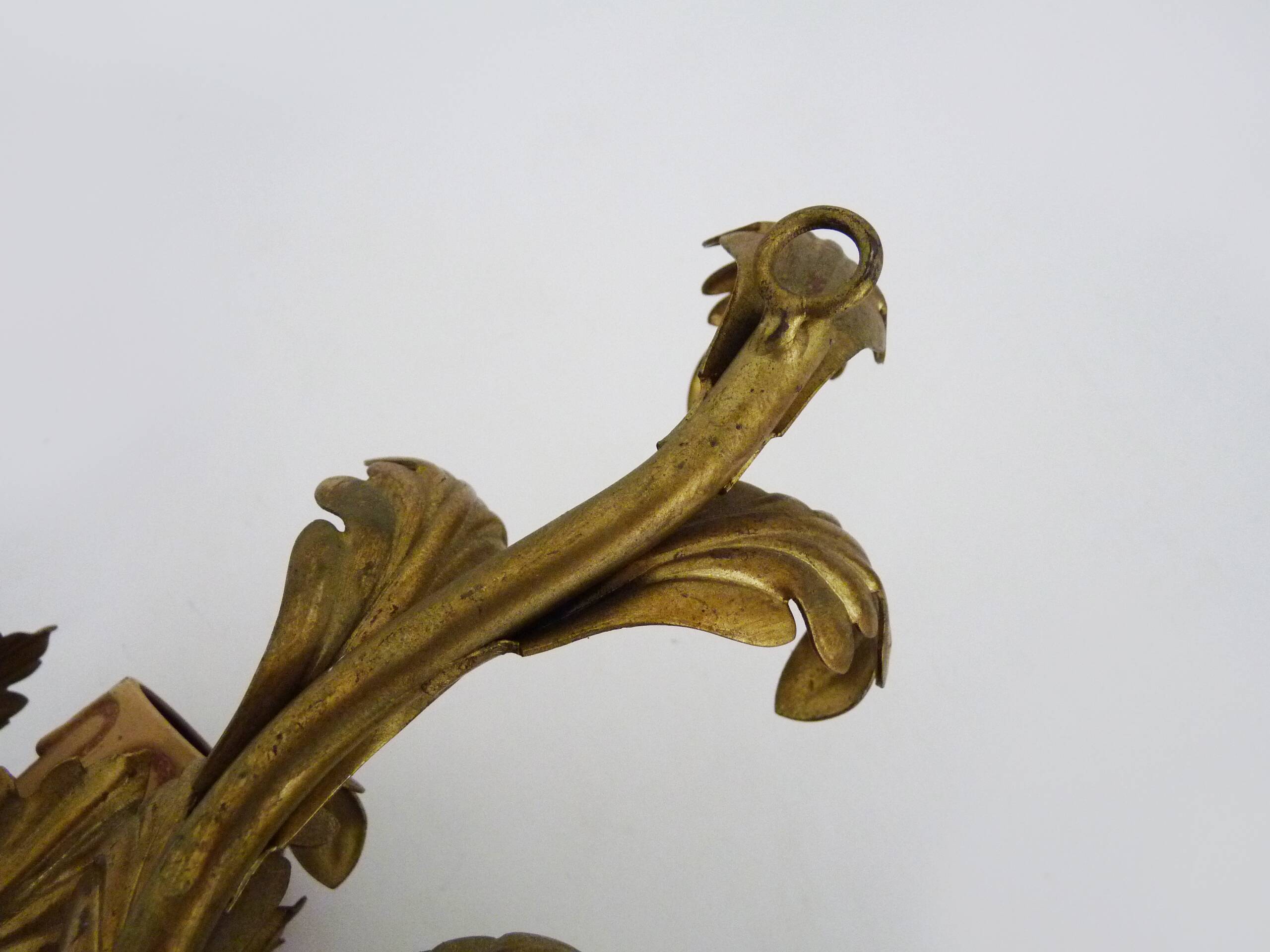 Vintage Italian wall light in gilded wood. 1970s
