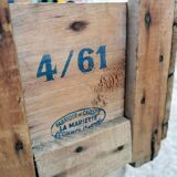 Case carries wooden bottles