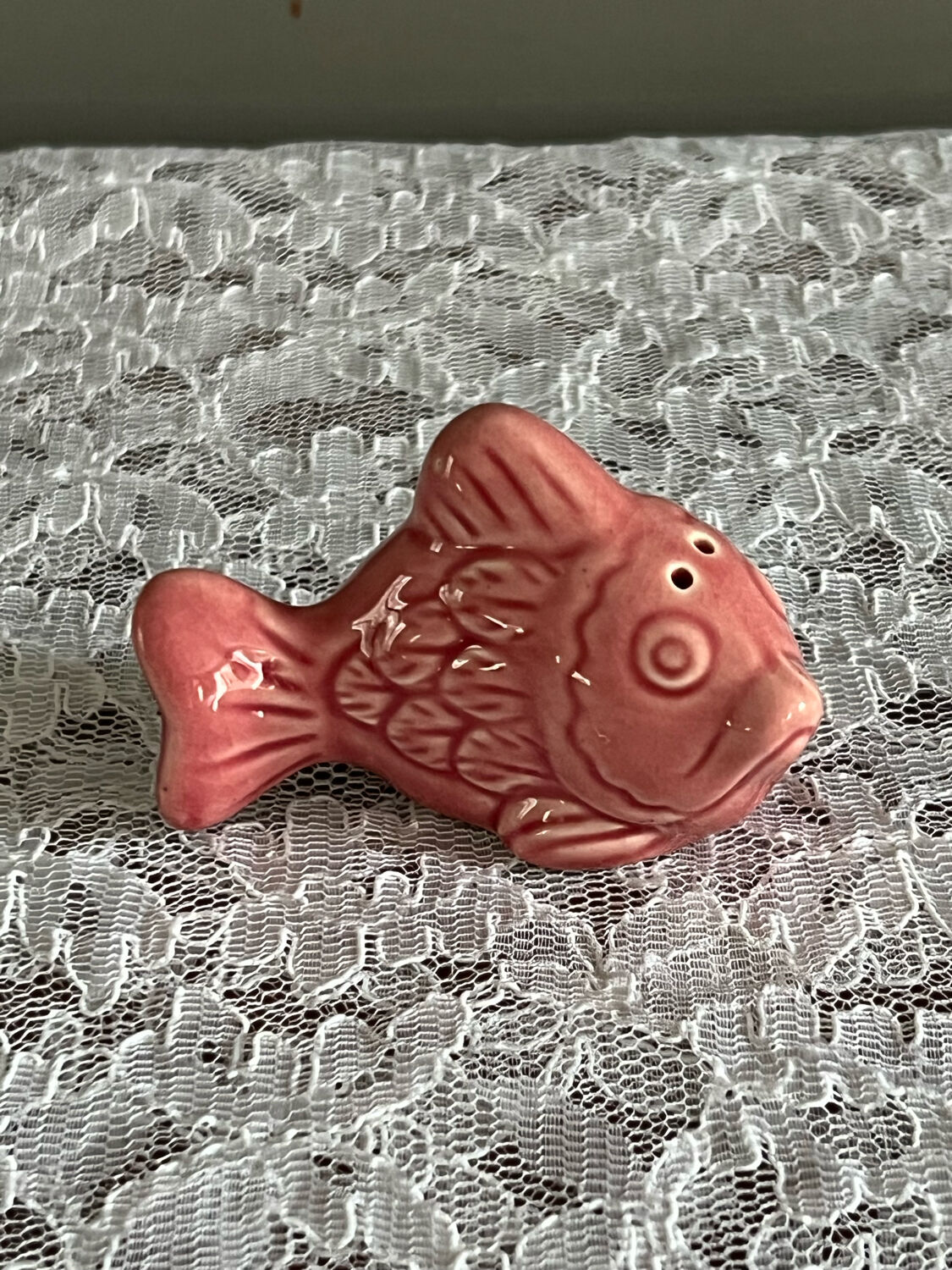 4 salt or pepper shakers