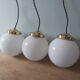 Lot de 3 suspensions art deco avec globe en opaline blanche