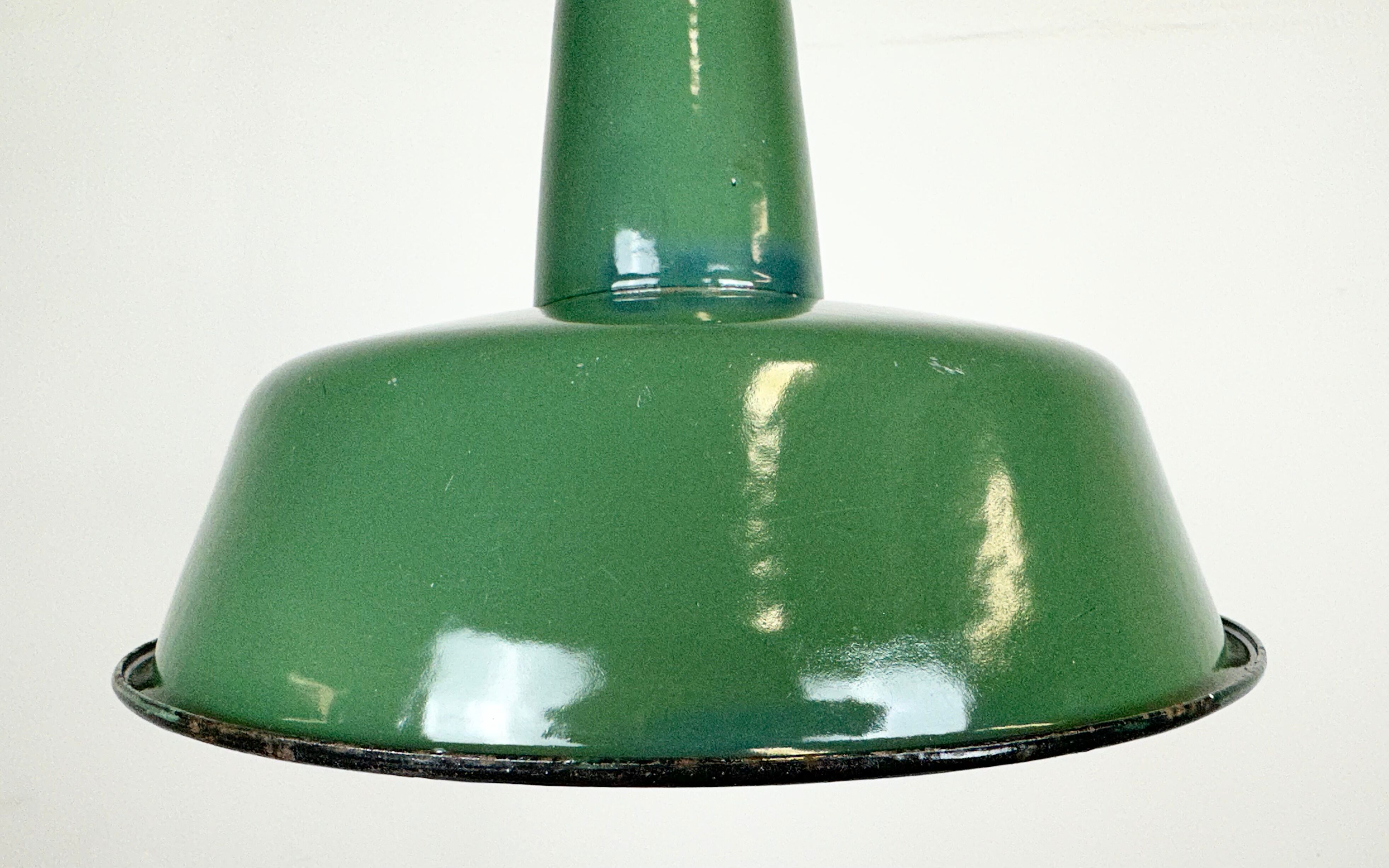Industrial green enamel pendant lamp, 1960s