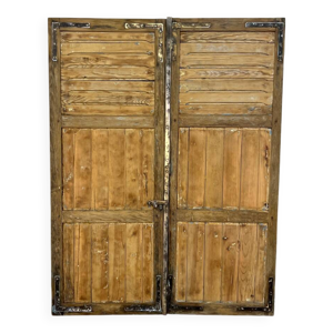 Persiennes en pin patinée