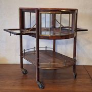 Serving trolley / bar cart in mahogany, brass and glass, 1920