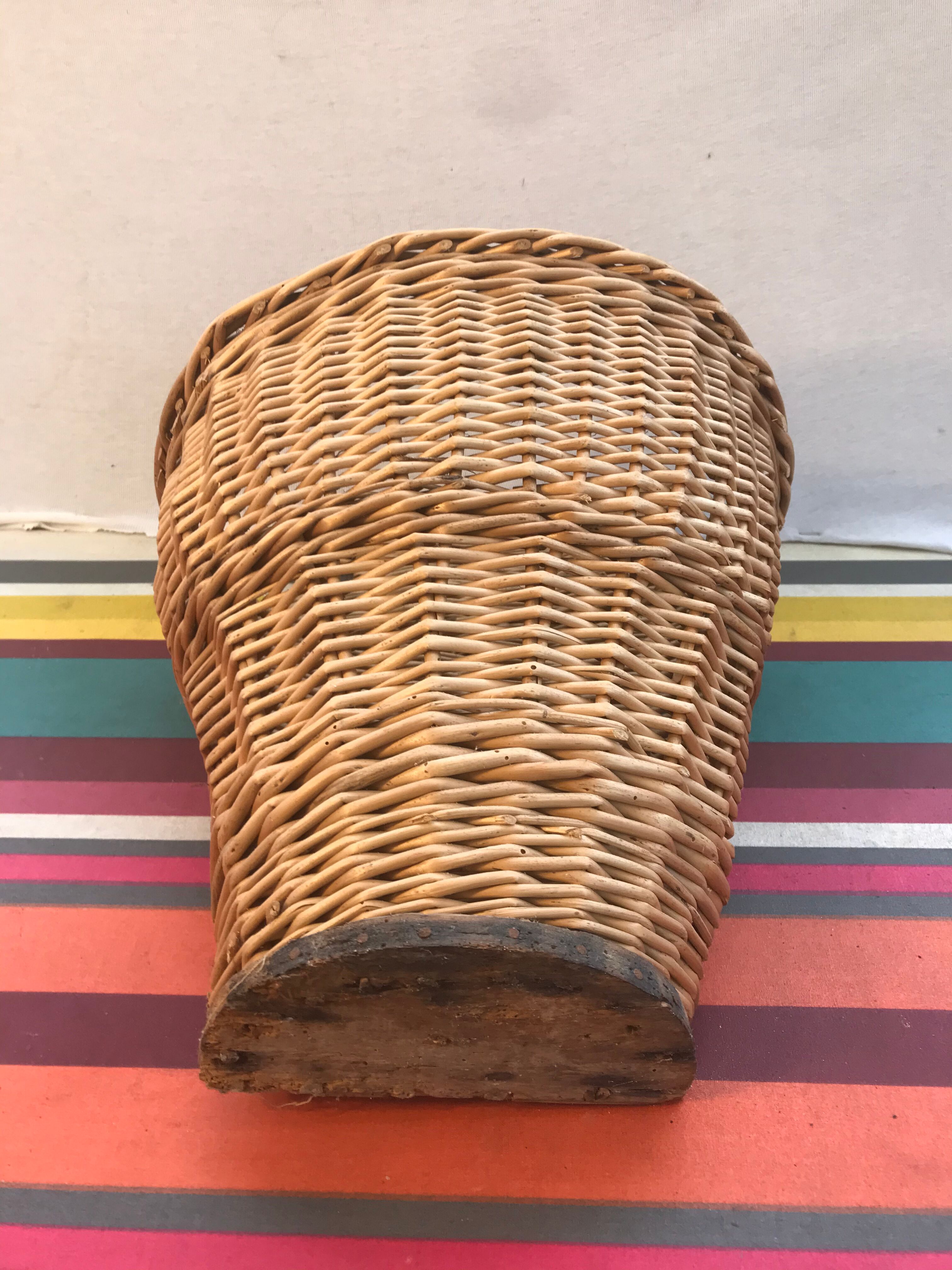 Ancien panier vendange cueillette en osier tressé décoration vintage