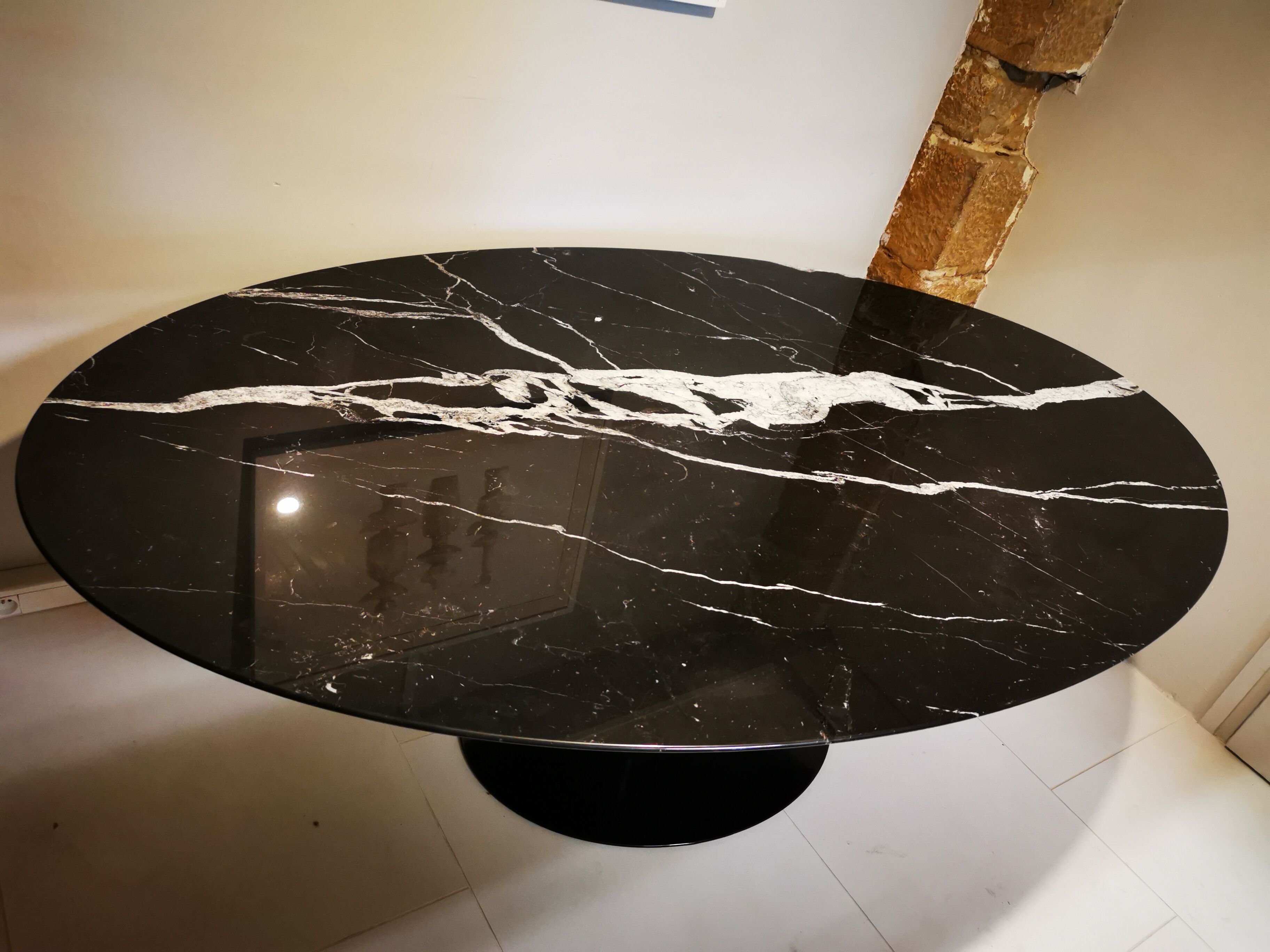 Table Eero Saarinen pour Knoll ovale 198 cm marbre noir marquina