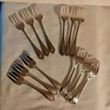 Lot 12 silver dessert forks