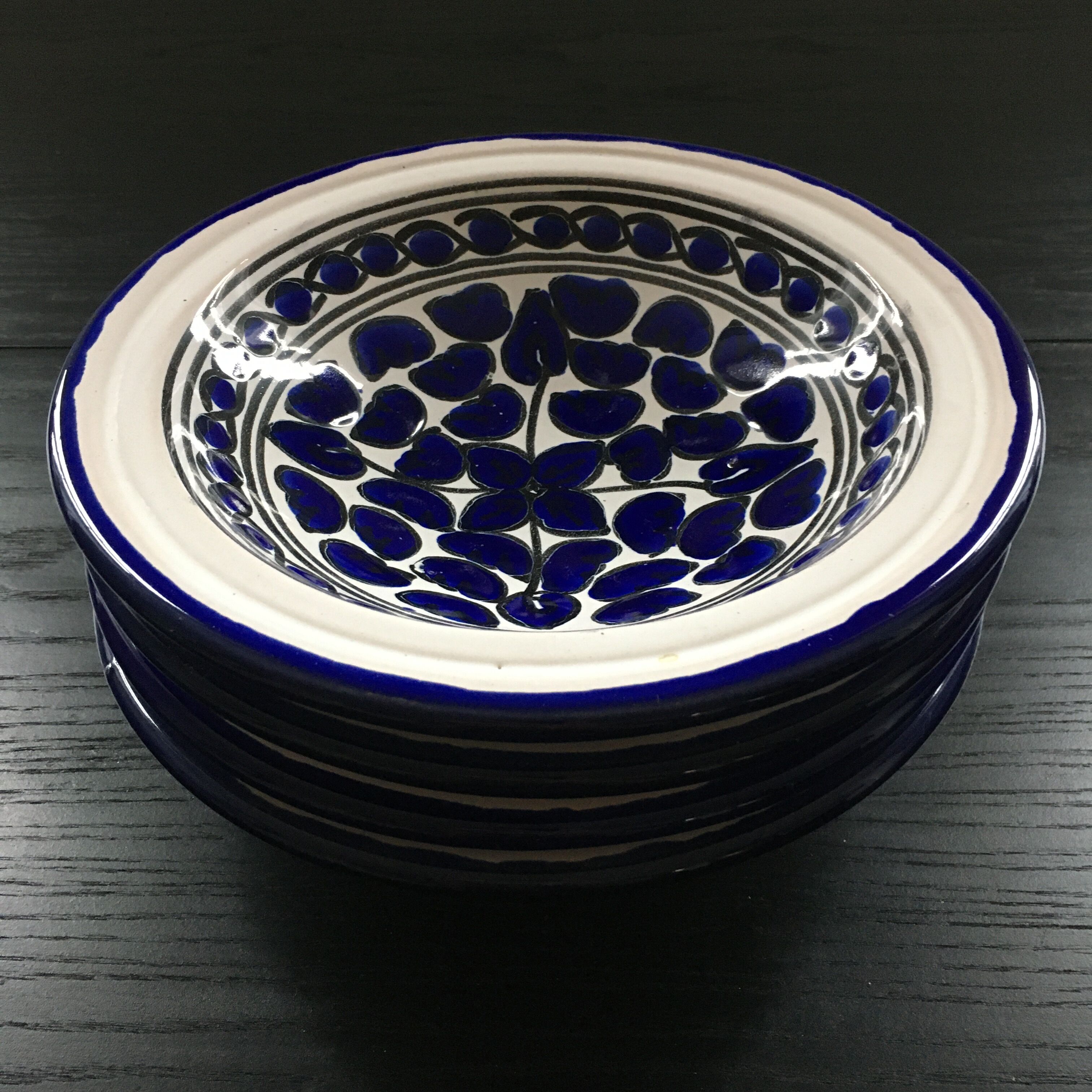 Lot 4 assiettes décor floral bleu