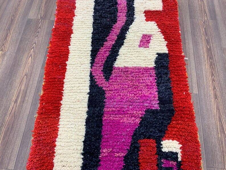 Handmade Berber rug in pure wool, artisan style, size 150 x 250 cm