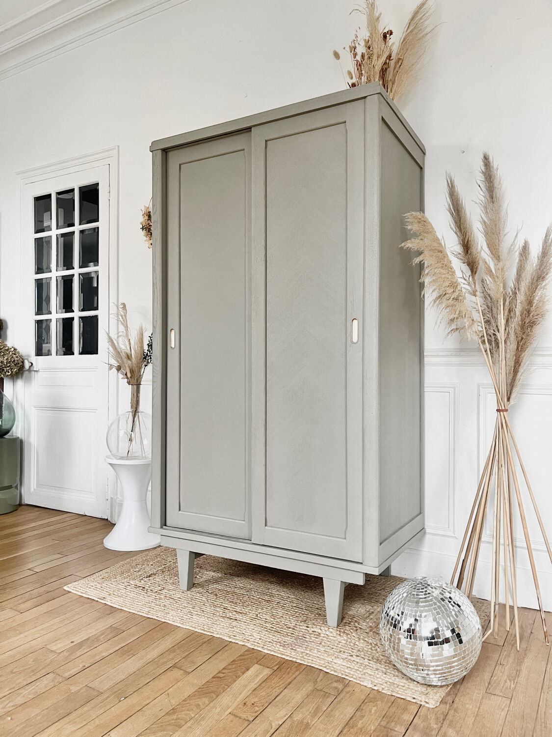 Sliding Parisian wardrobe