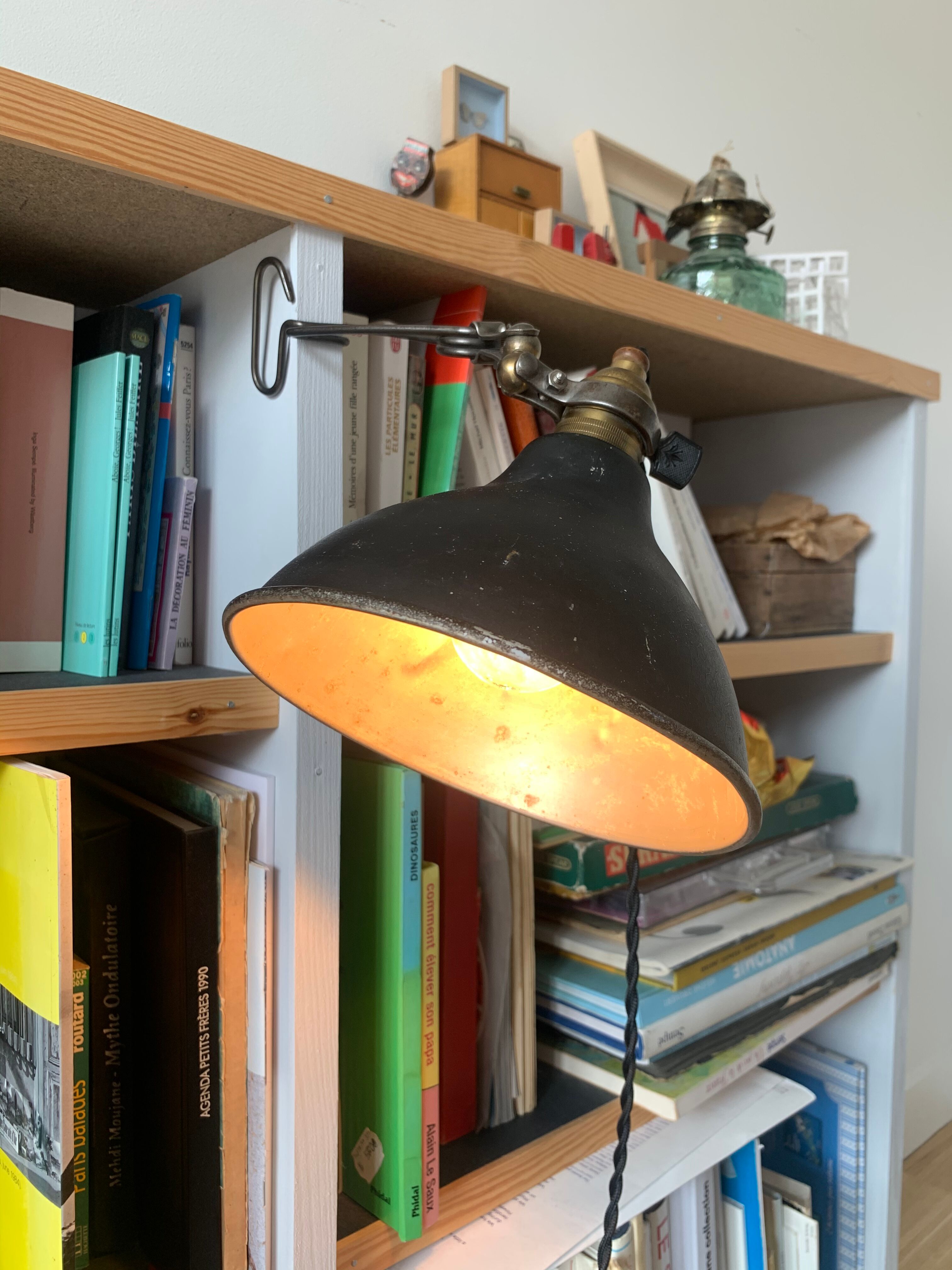 Pincer lamp / old workshop spot