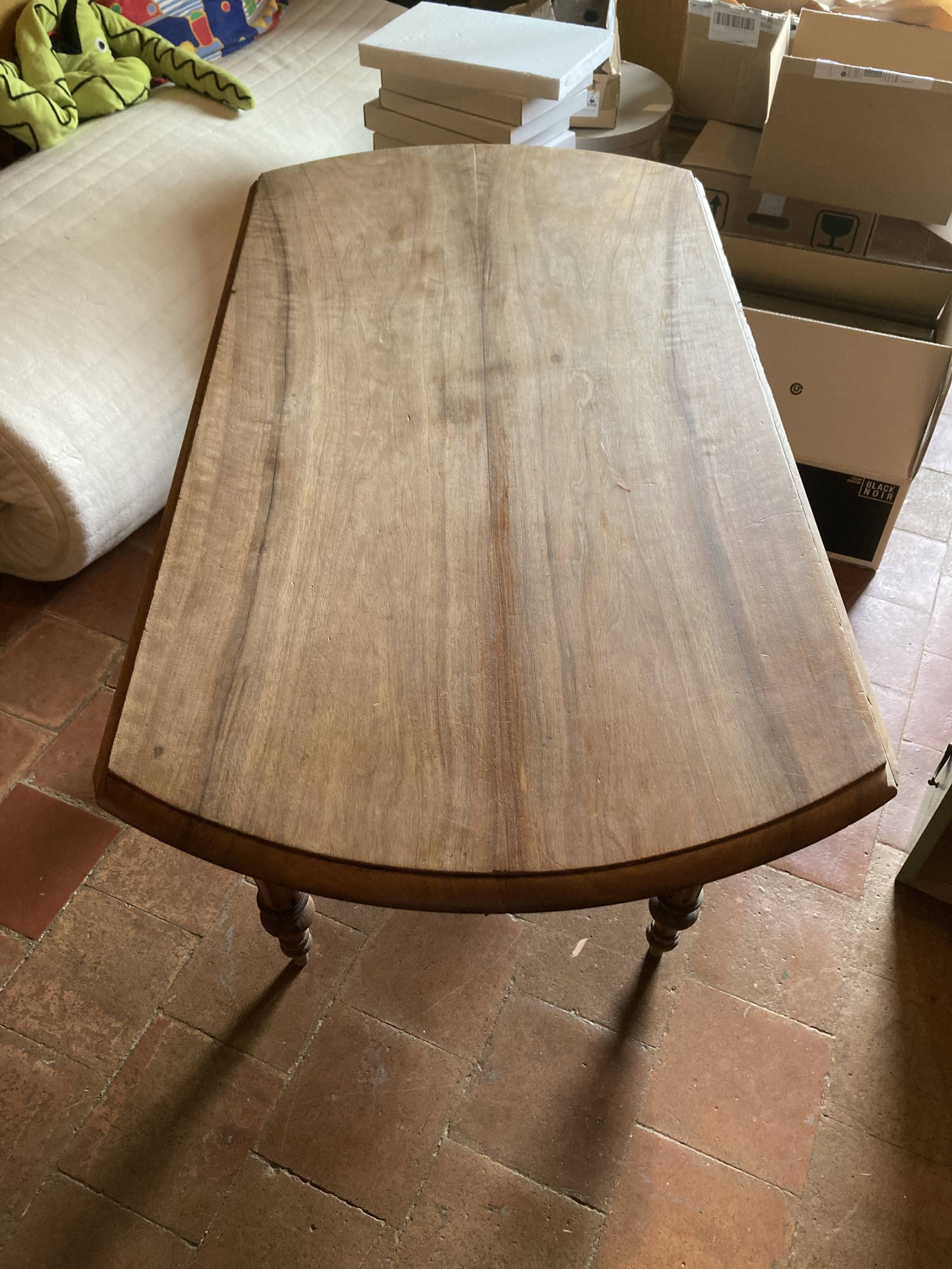 Louis Philippe Round Table