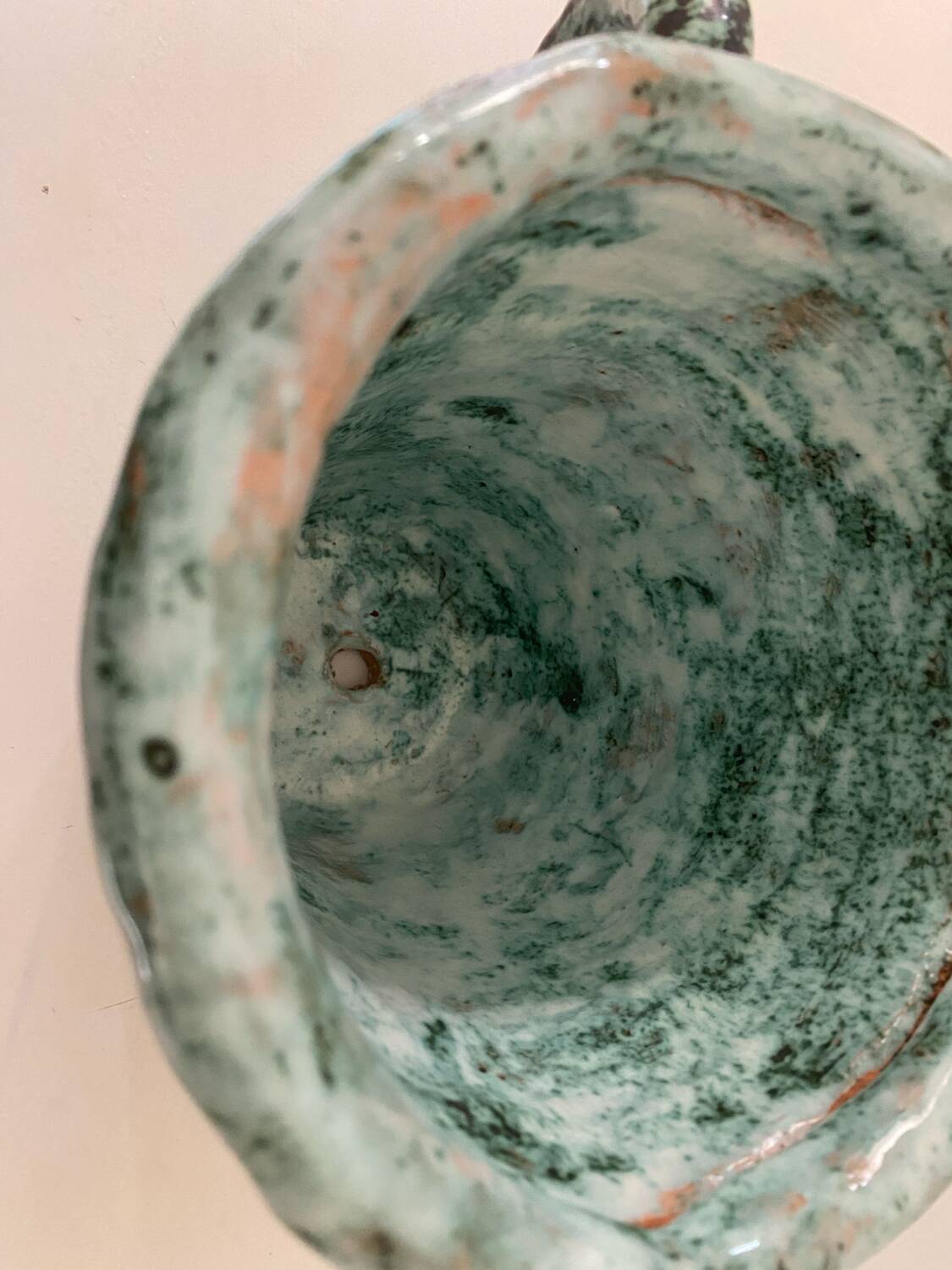 Large vintage turquoise ceramic pot from the 60s. Perfect condition. Dimensions: 20 cm high x 17 l.