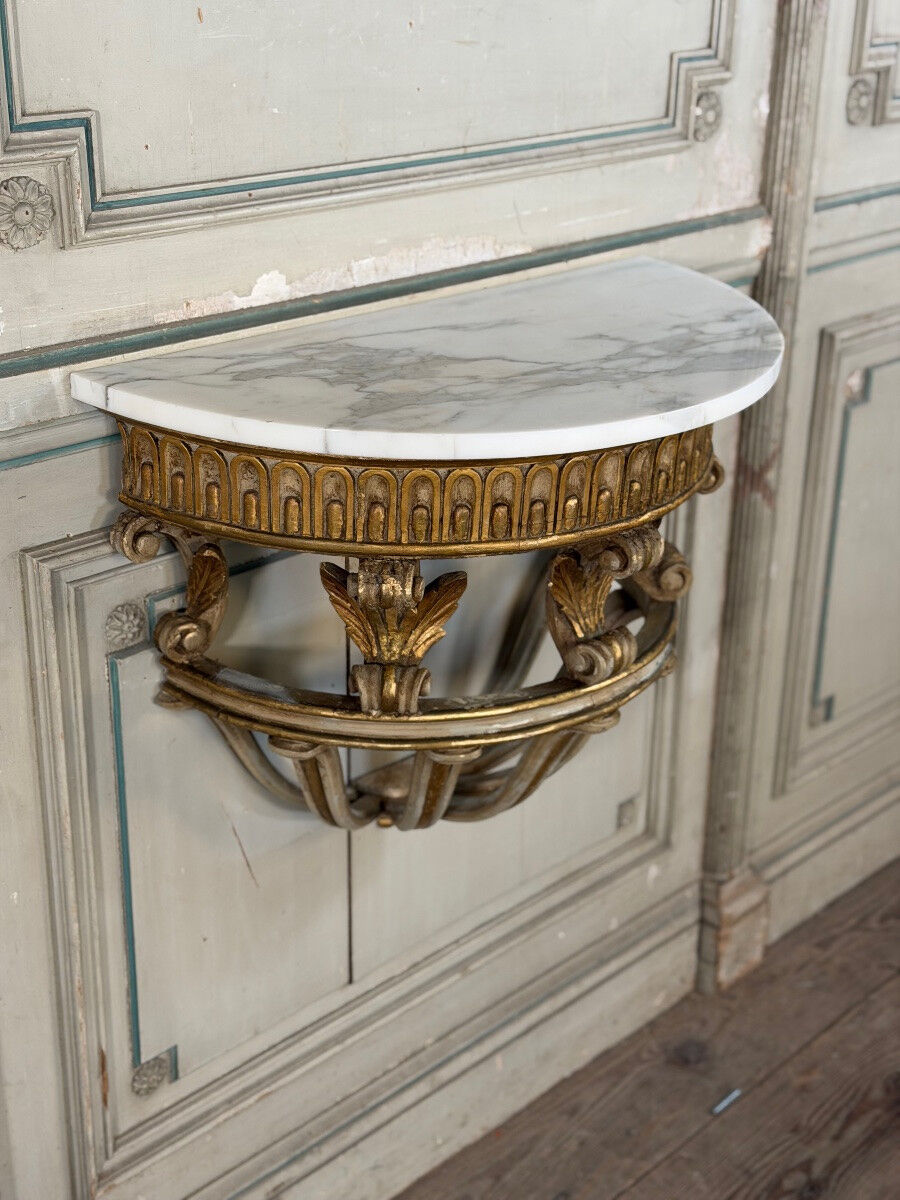 Console en bois sculpté de style Louis XVI vers 1900