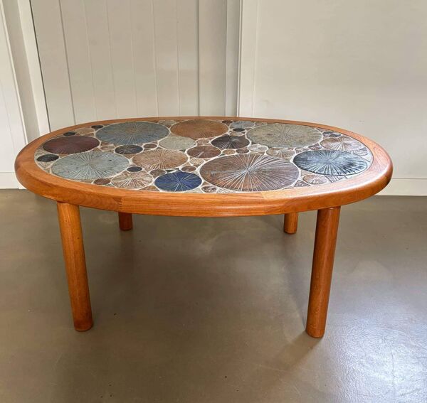 Table d'appoint ou table basse en céramique et en bois, Tue Poulsen pour Haslev, Danemark, années 1960.