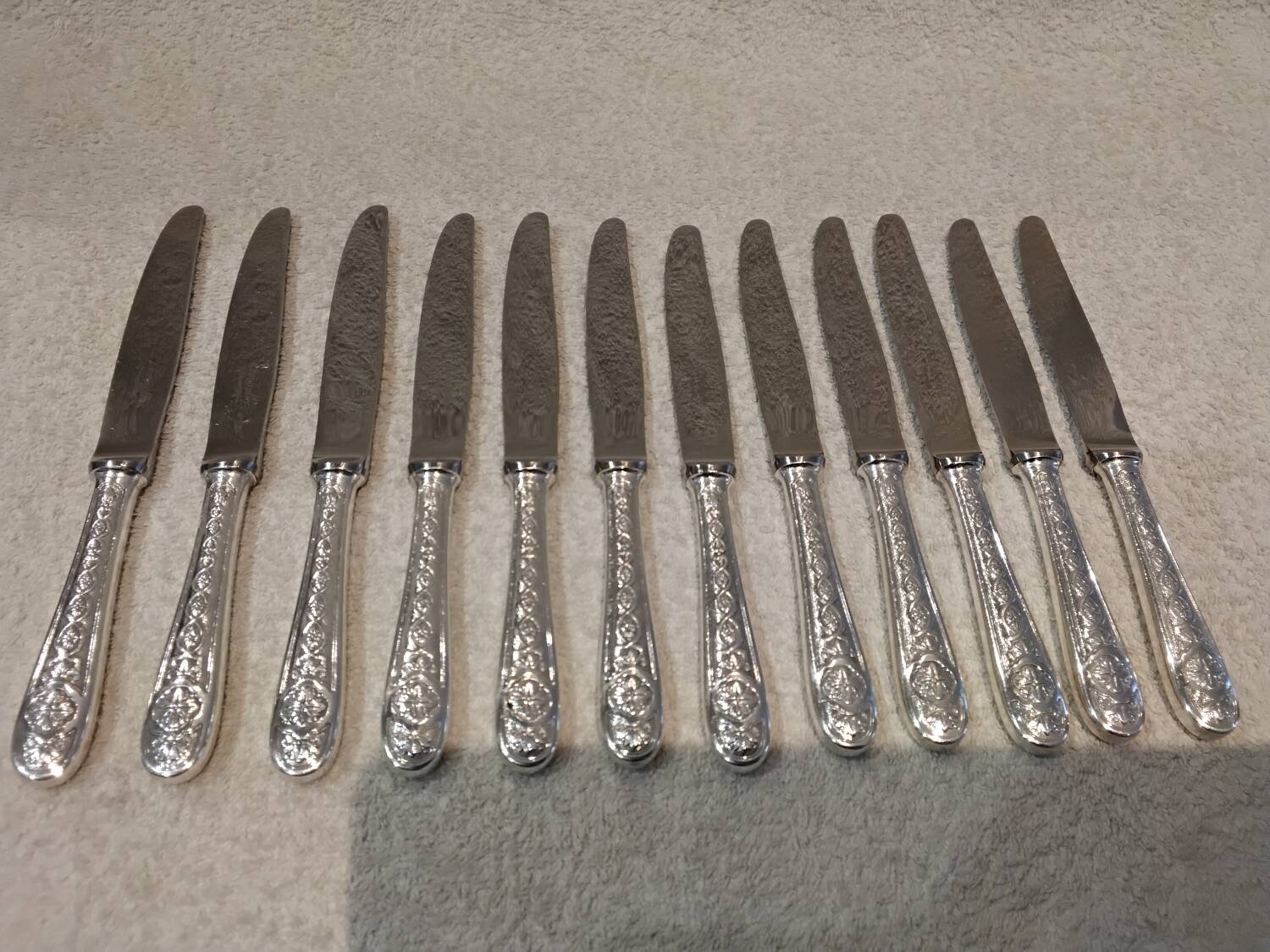 12 silver-plated dessert knives by Christofle Villeroy LXIV