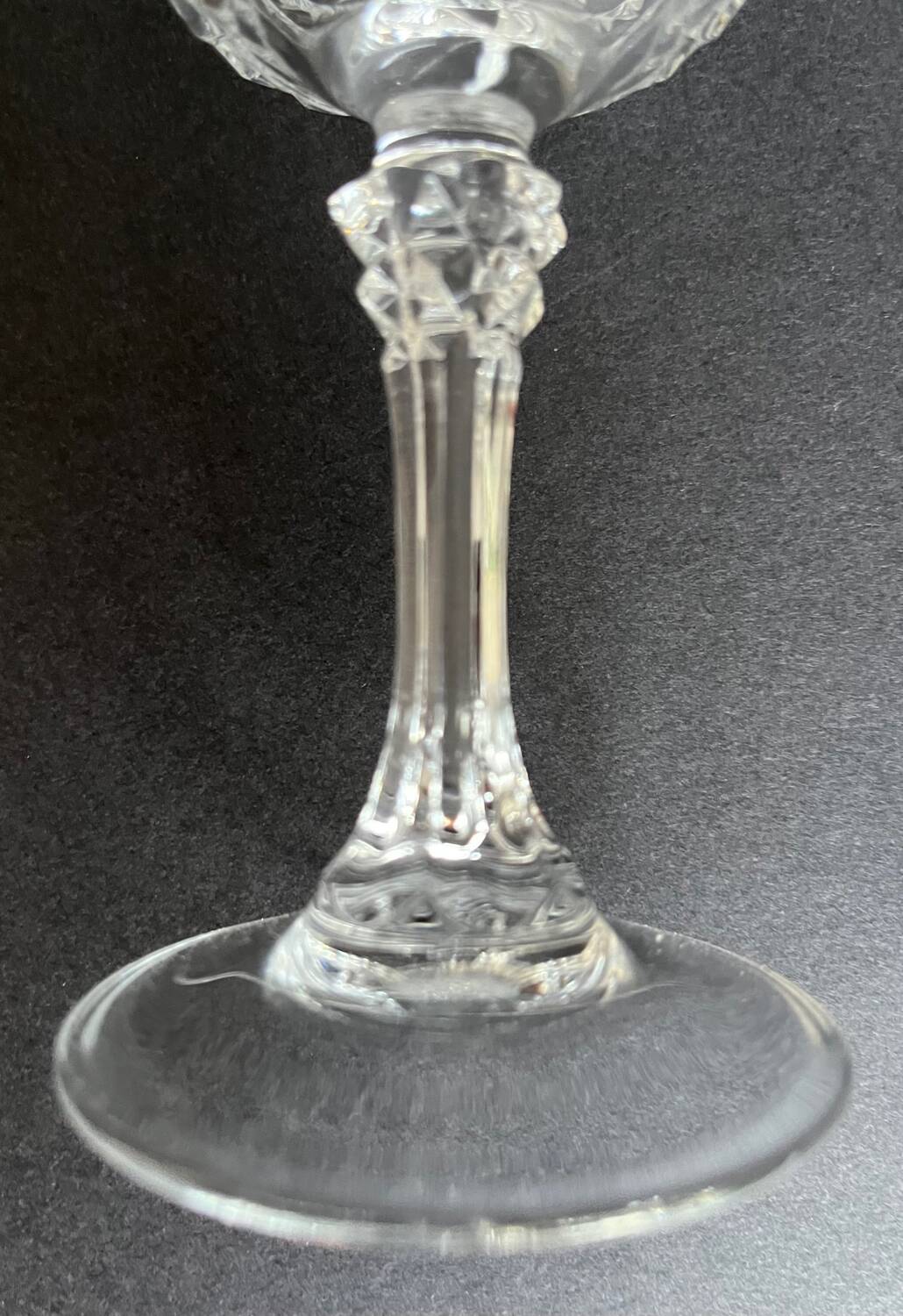 8 Arques crystal wine glasses