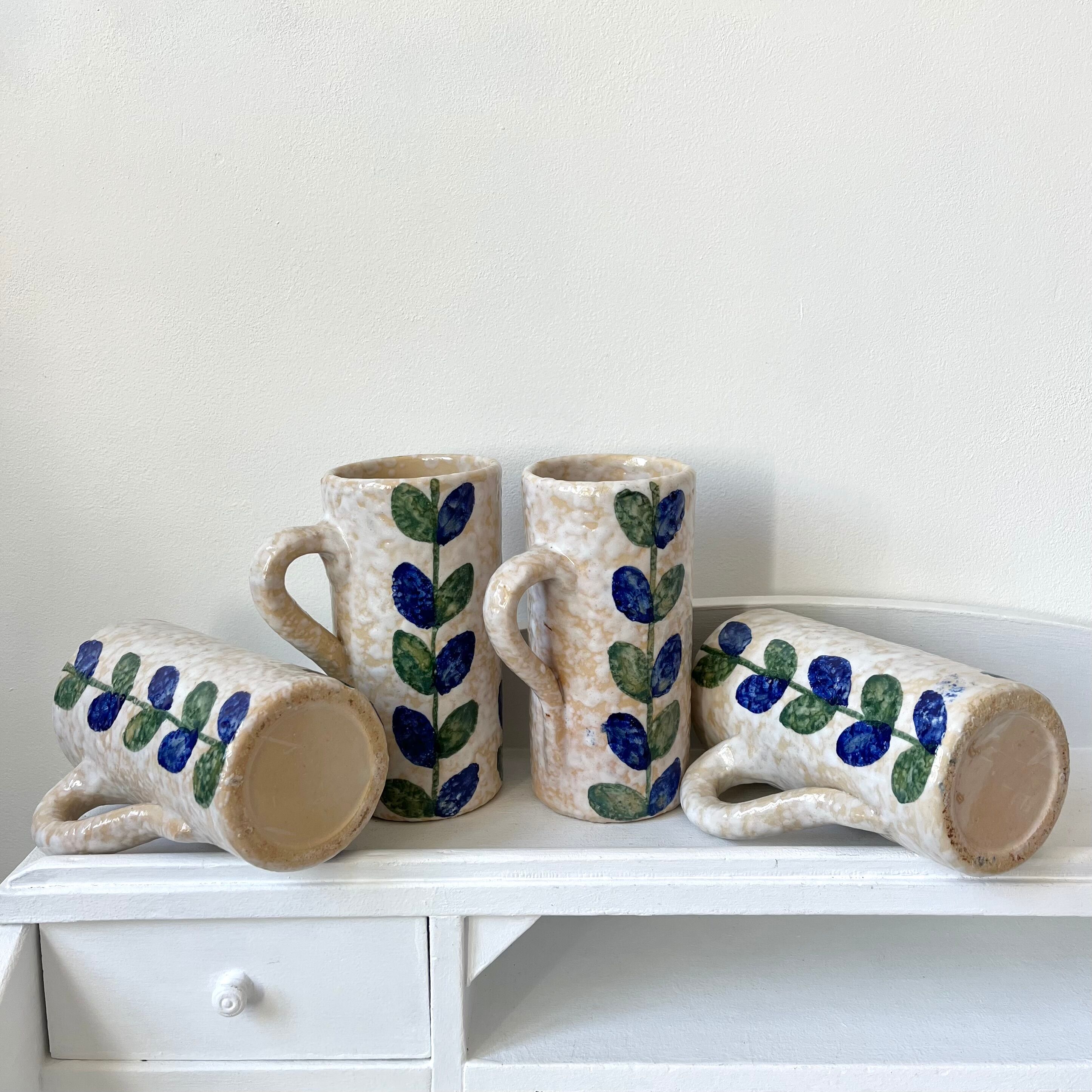 4 mugs stoneware flower decoration