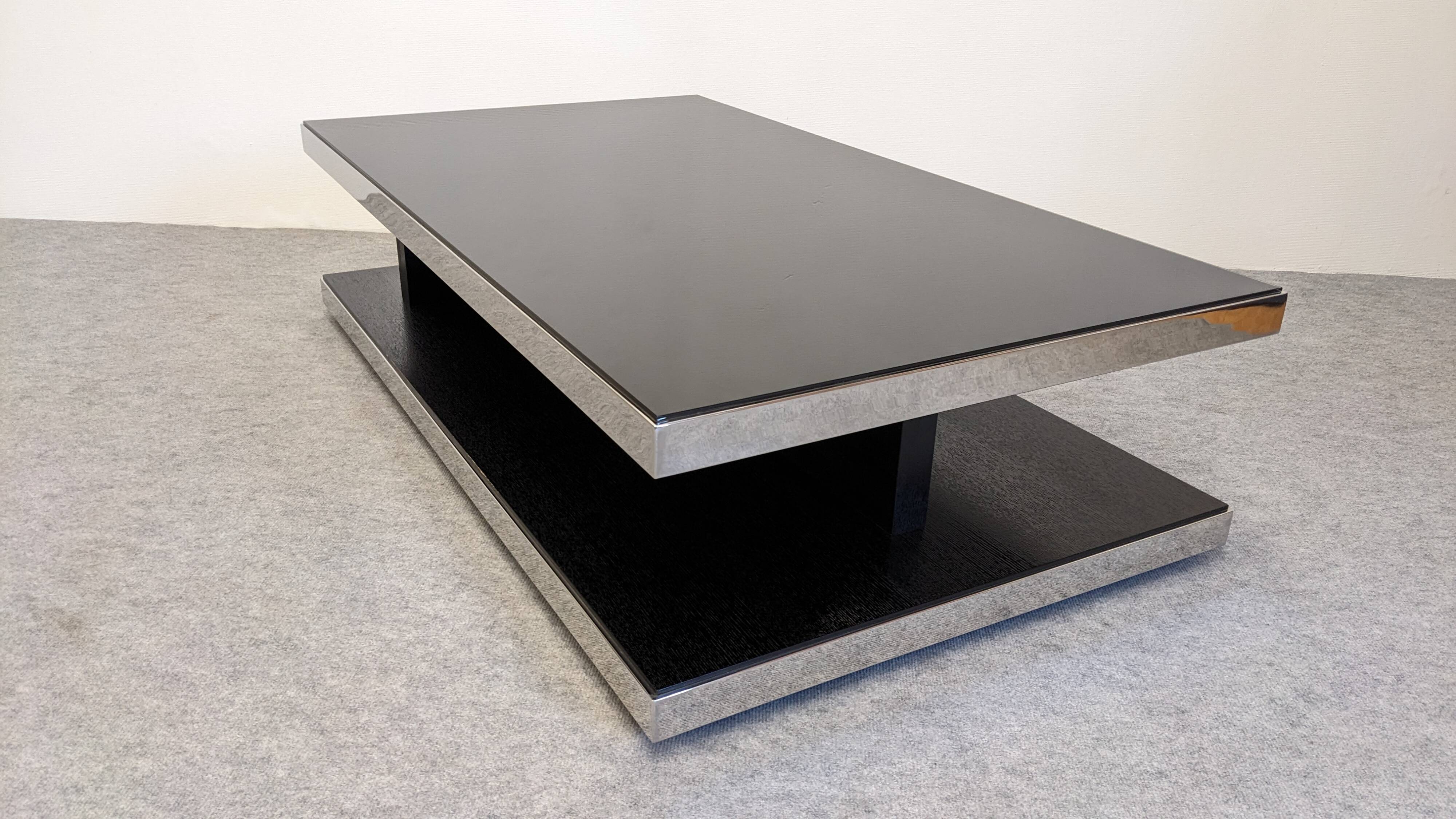 Contemporary design coffee table, Italian 1970s style.