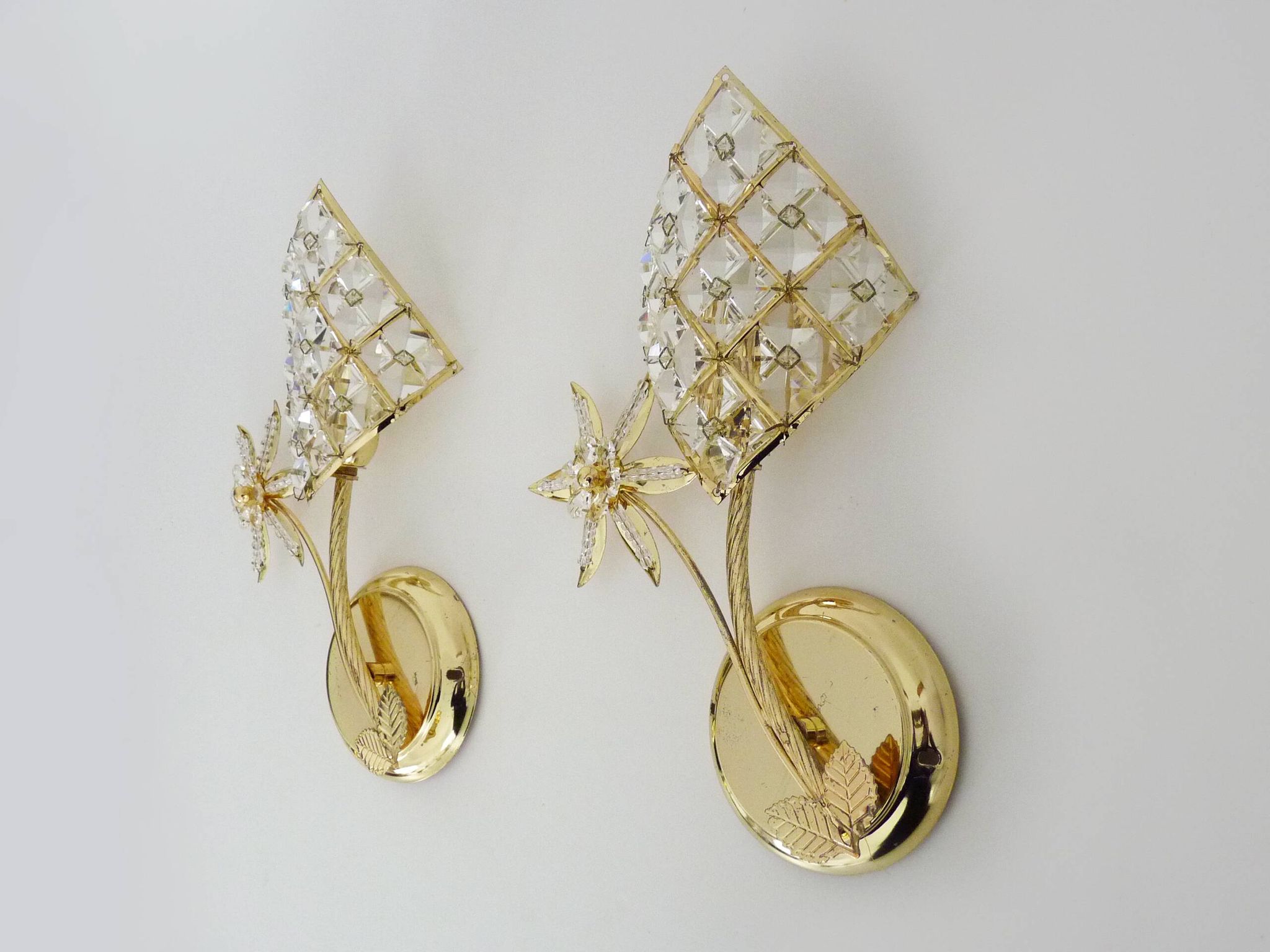 Pair of vintage floral wall sconces in gold metal and tassel