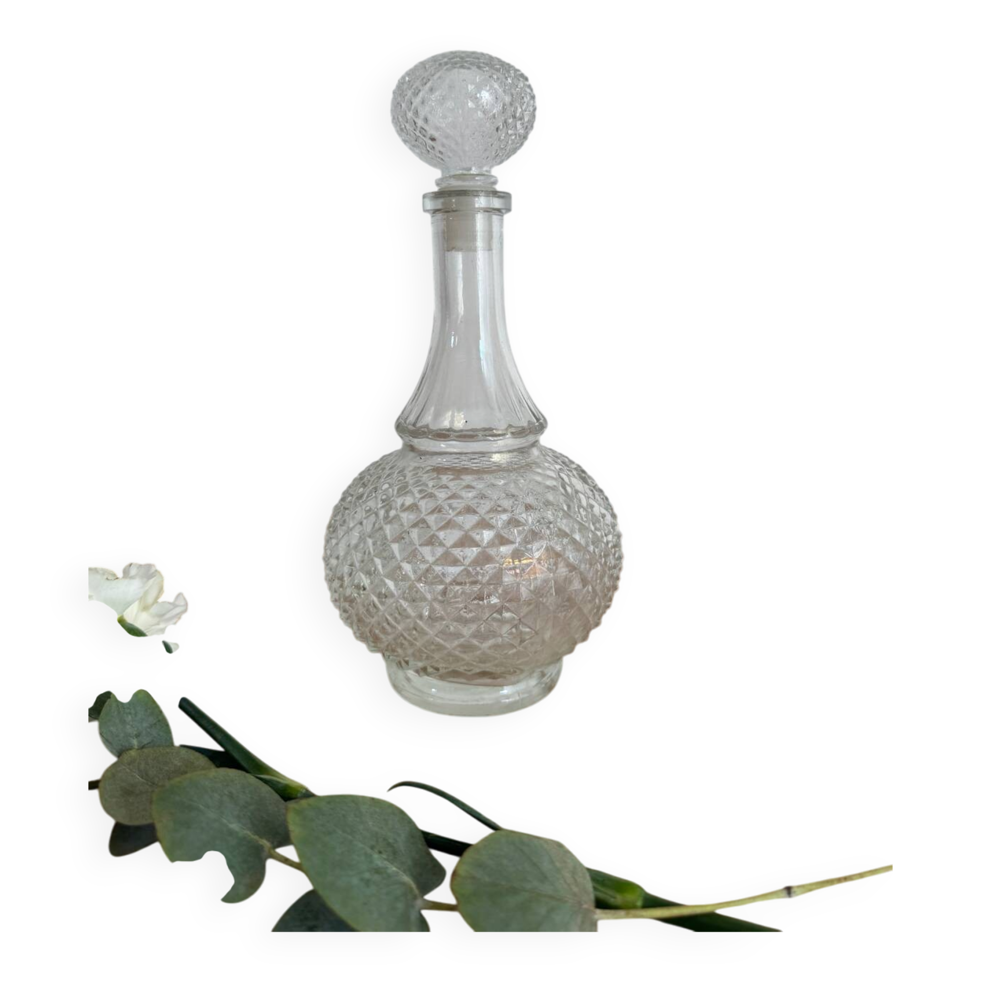 Transparent balloon whisky carafe