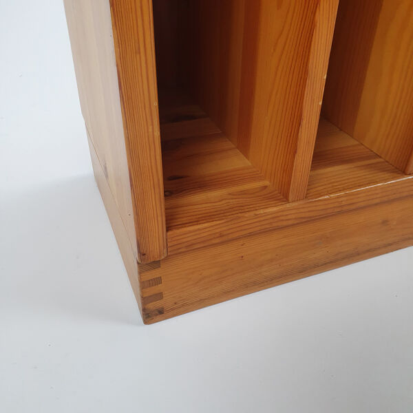 Maison Regain Style Pine Audio Cabinet, années 1970