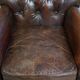 Fauteuil Chesterfield classique en cuir de vachette grainé couleur cognac