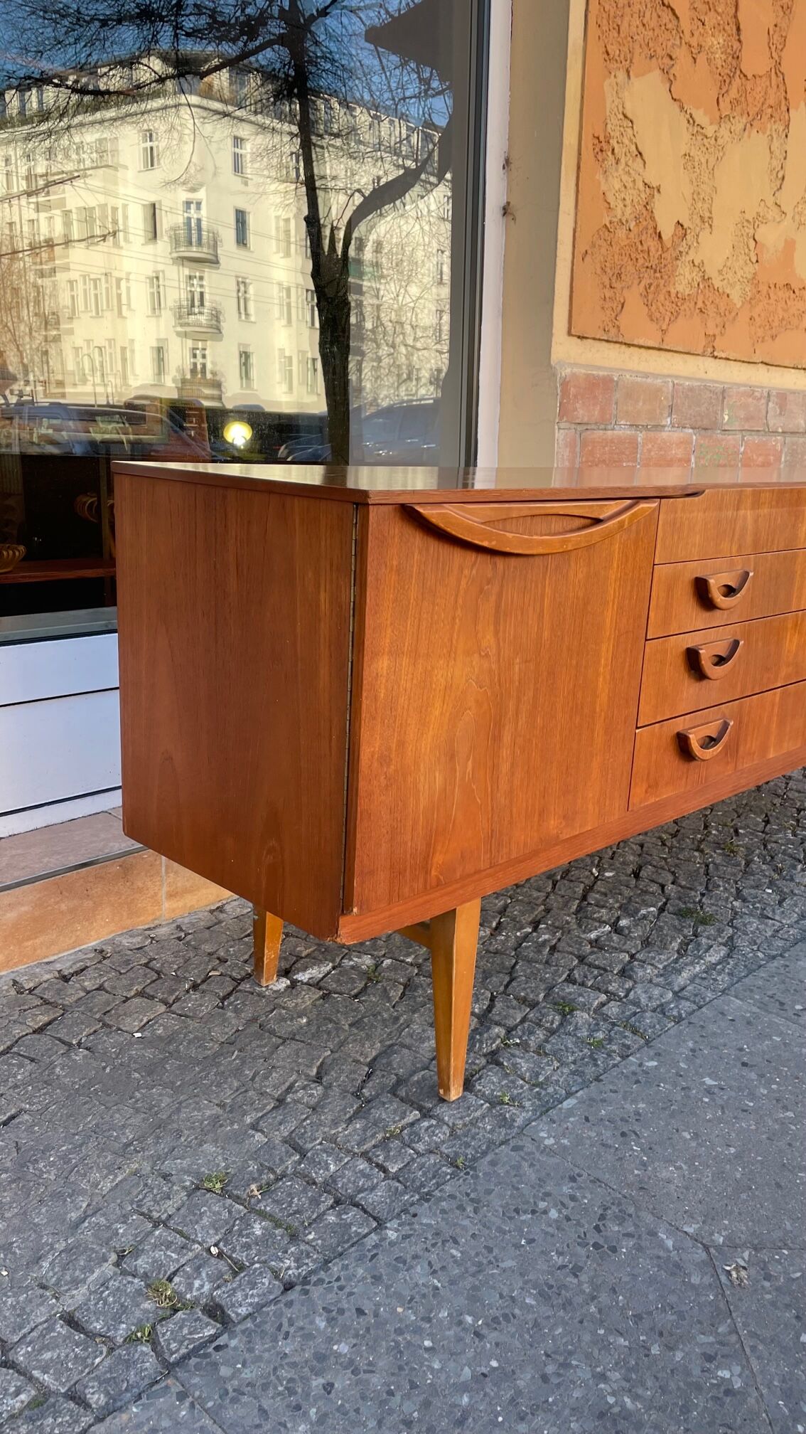 Atypical teak row from the 60s