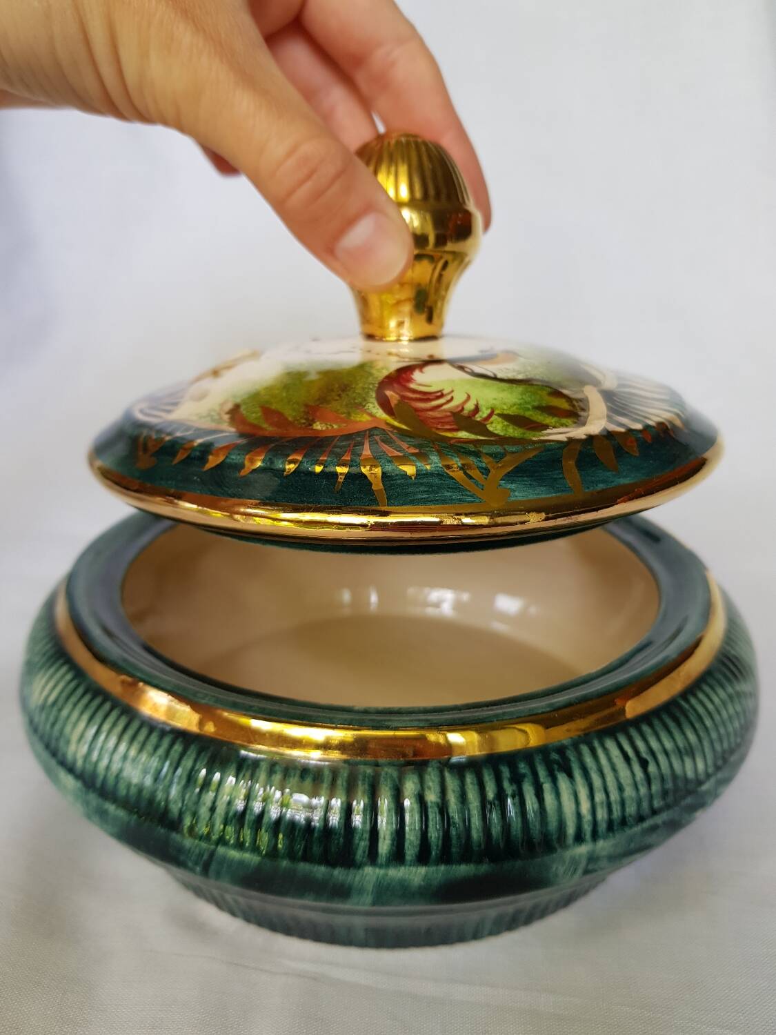 Bonbonnière en céramique peinte à la main H. Bequet Quaregnon