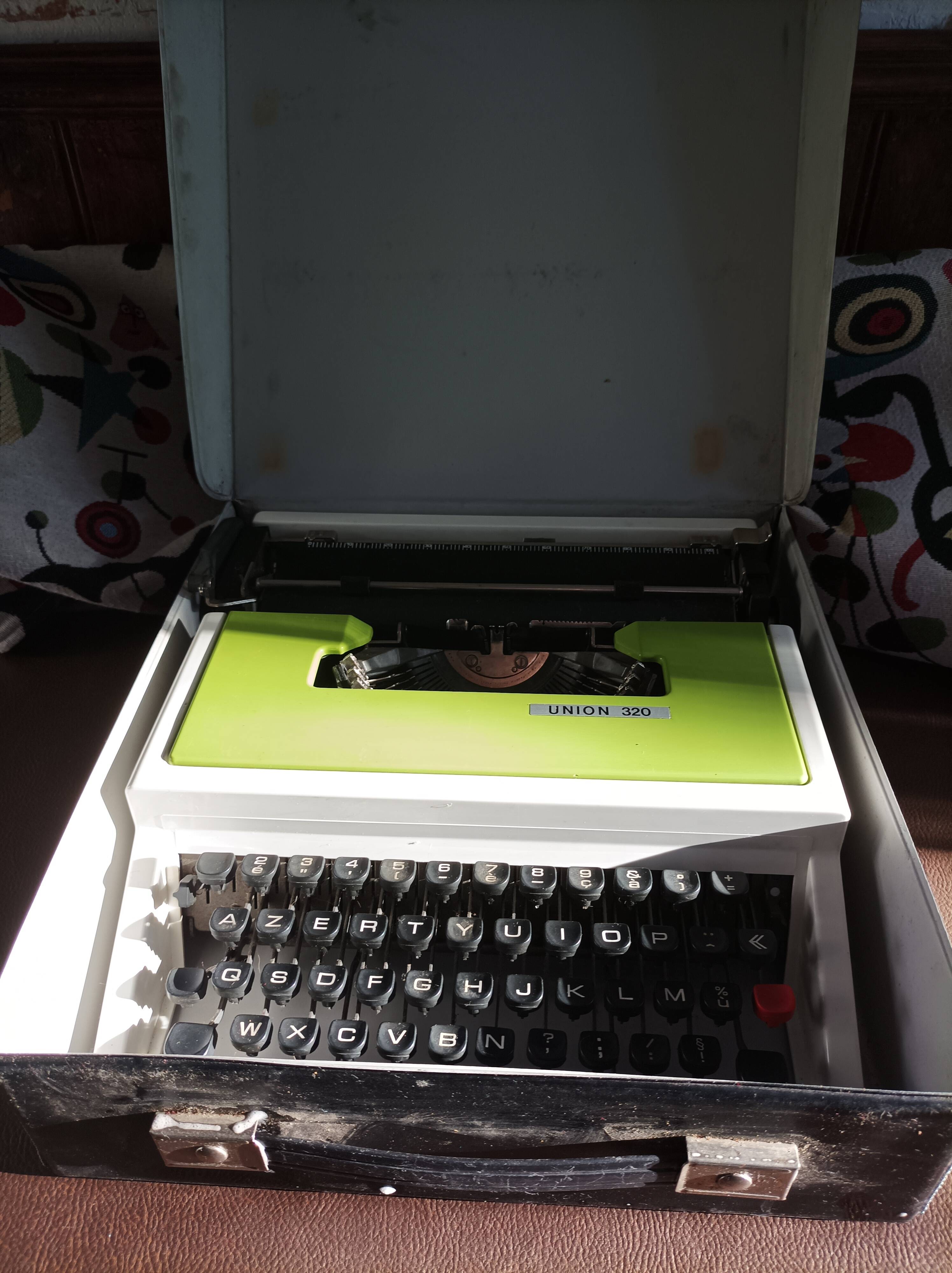 Union 320 typewriter