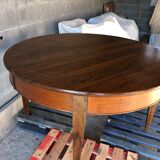 Round dining table