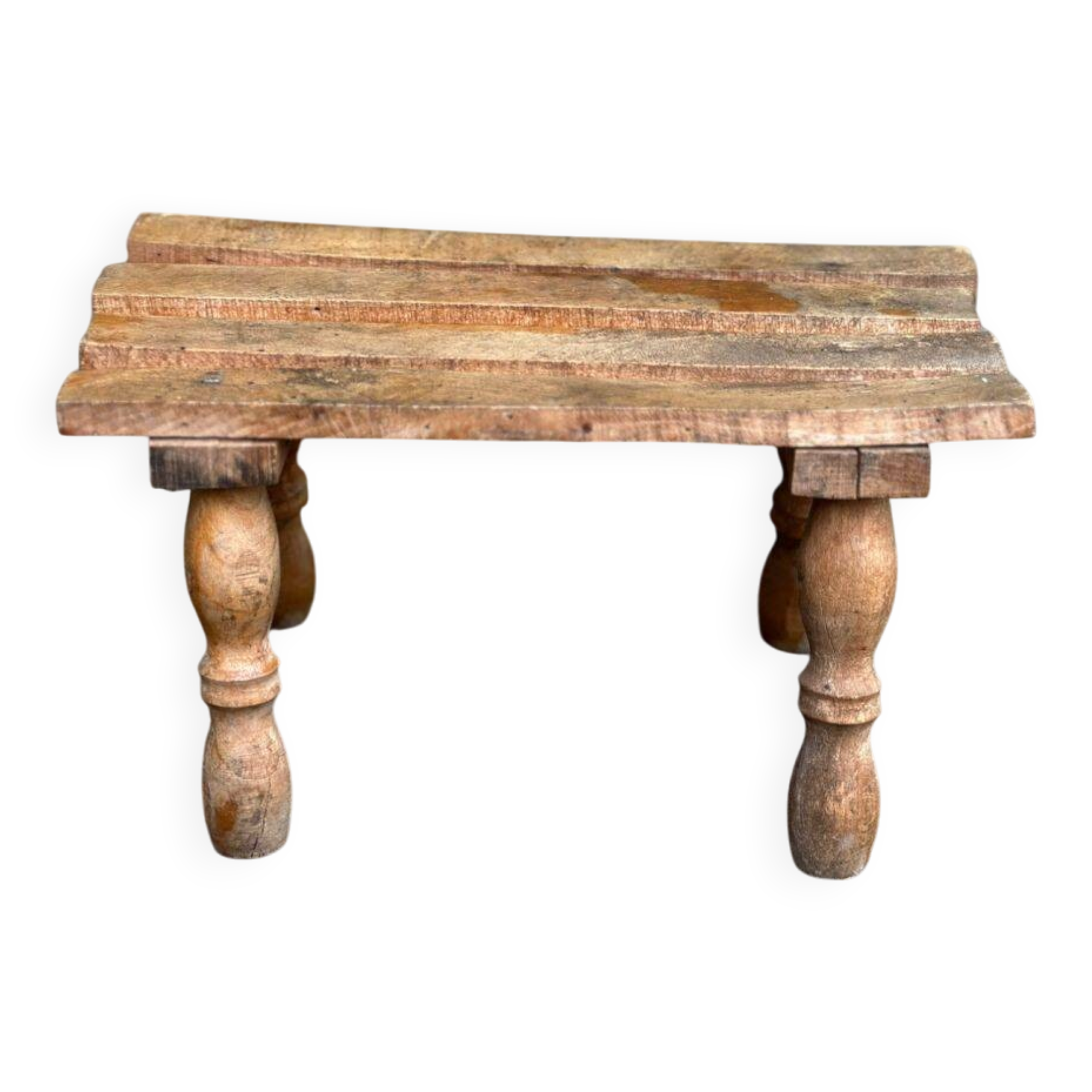 Rustic stool in solid wood with turned legs.