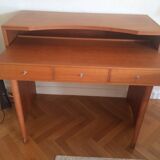 Design desk in Miss Cherry