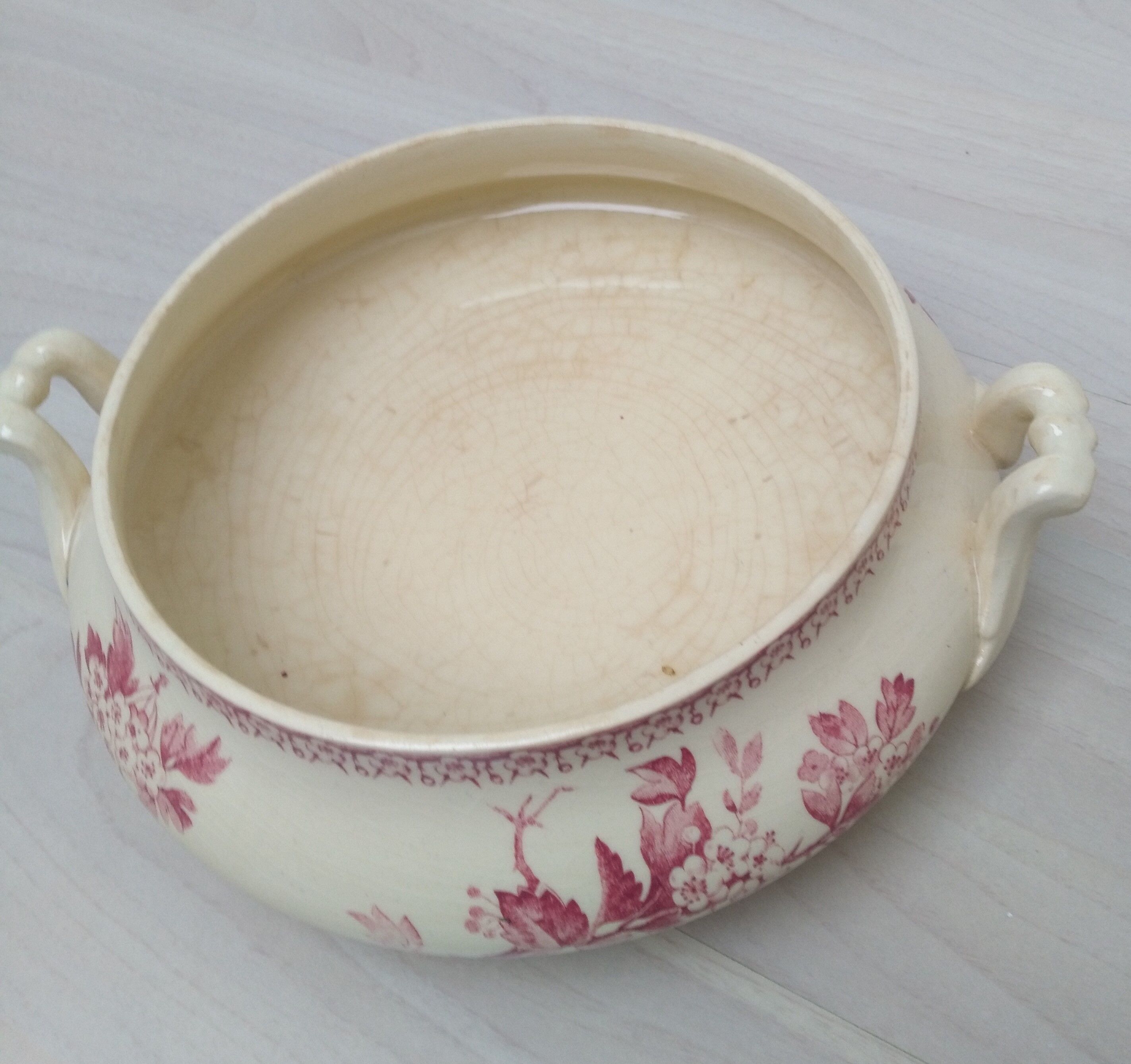 Iron earth tureen from Gien model Pink Hawthorn