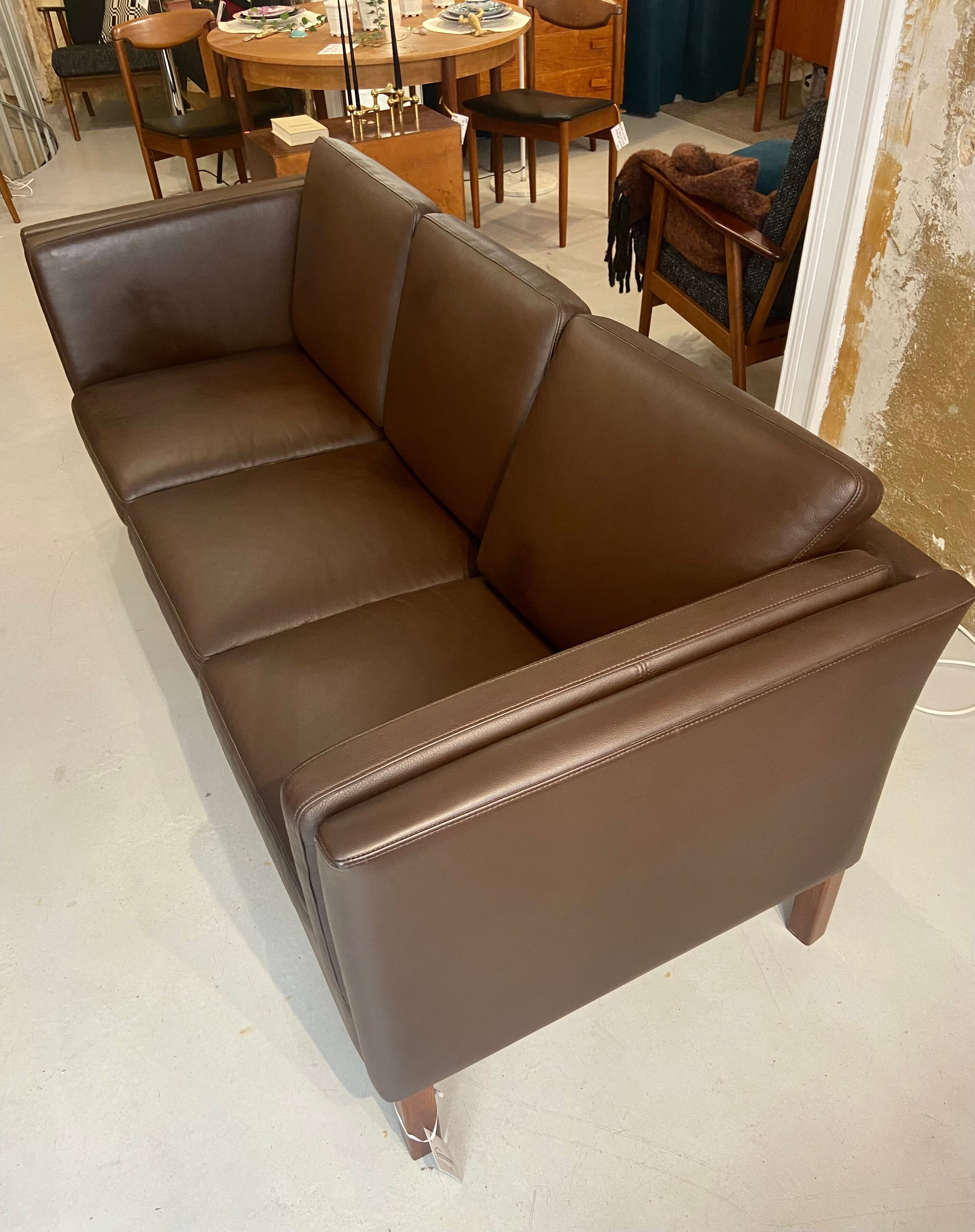 Danish leather sofa 3 places