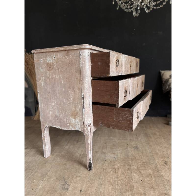 Distressed chest of drawers
