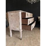 Distressed chest of drawers