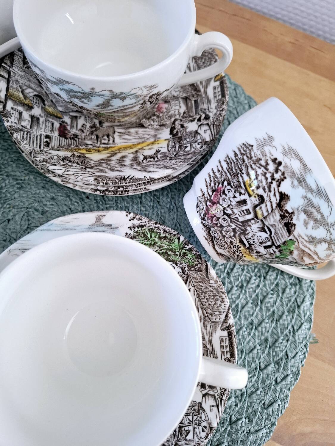 Tasses et soucoupes wedgwood england