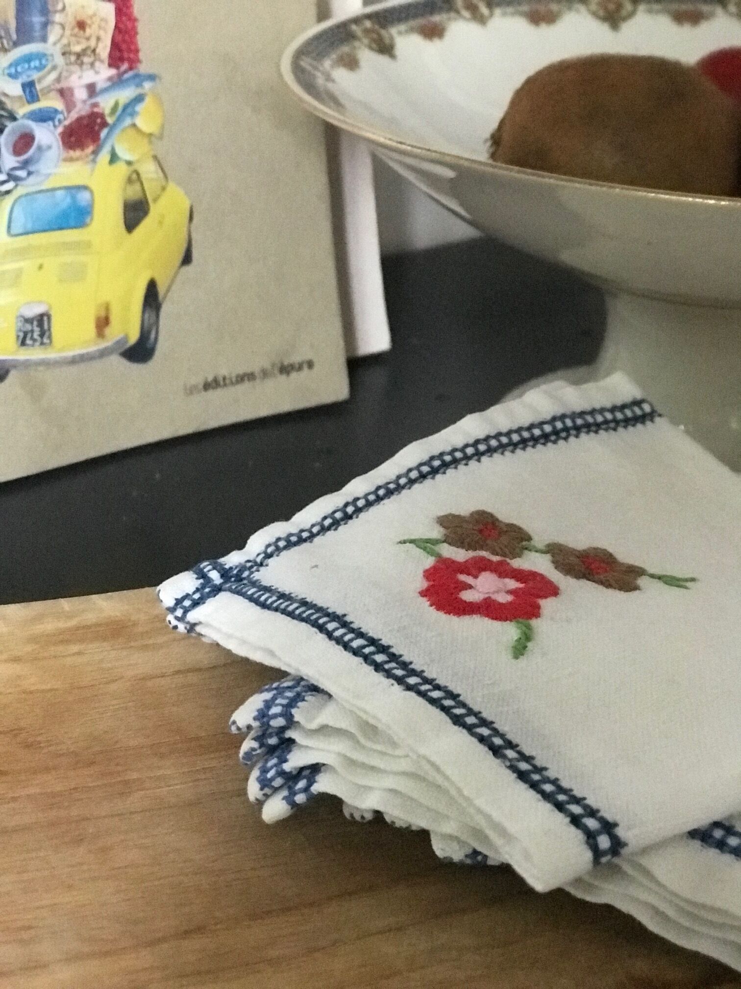 Set of 6 embroidered towels