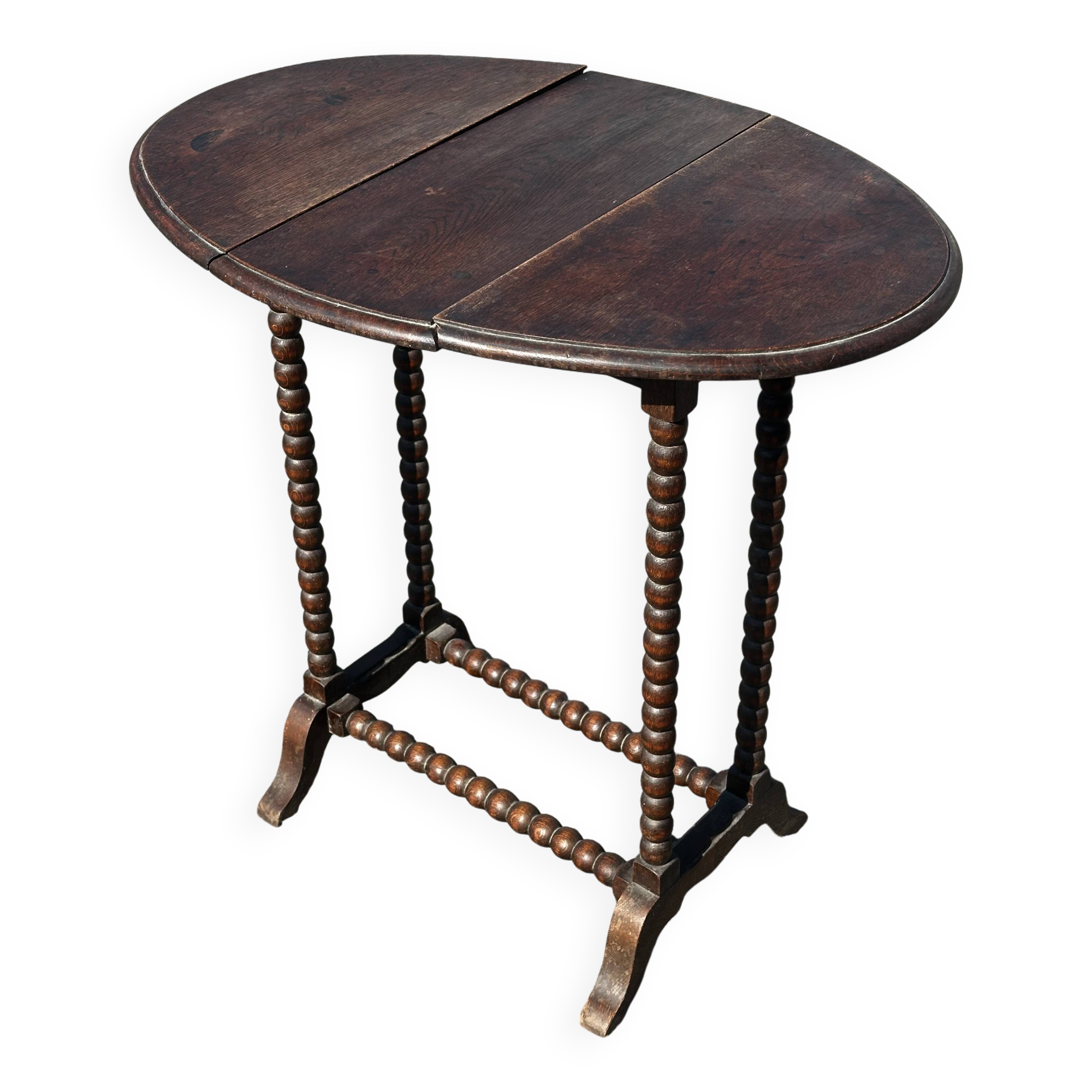 Small folding table called Gateleg, Victorian era