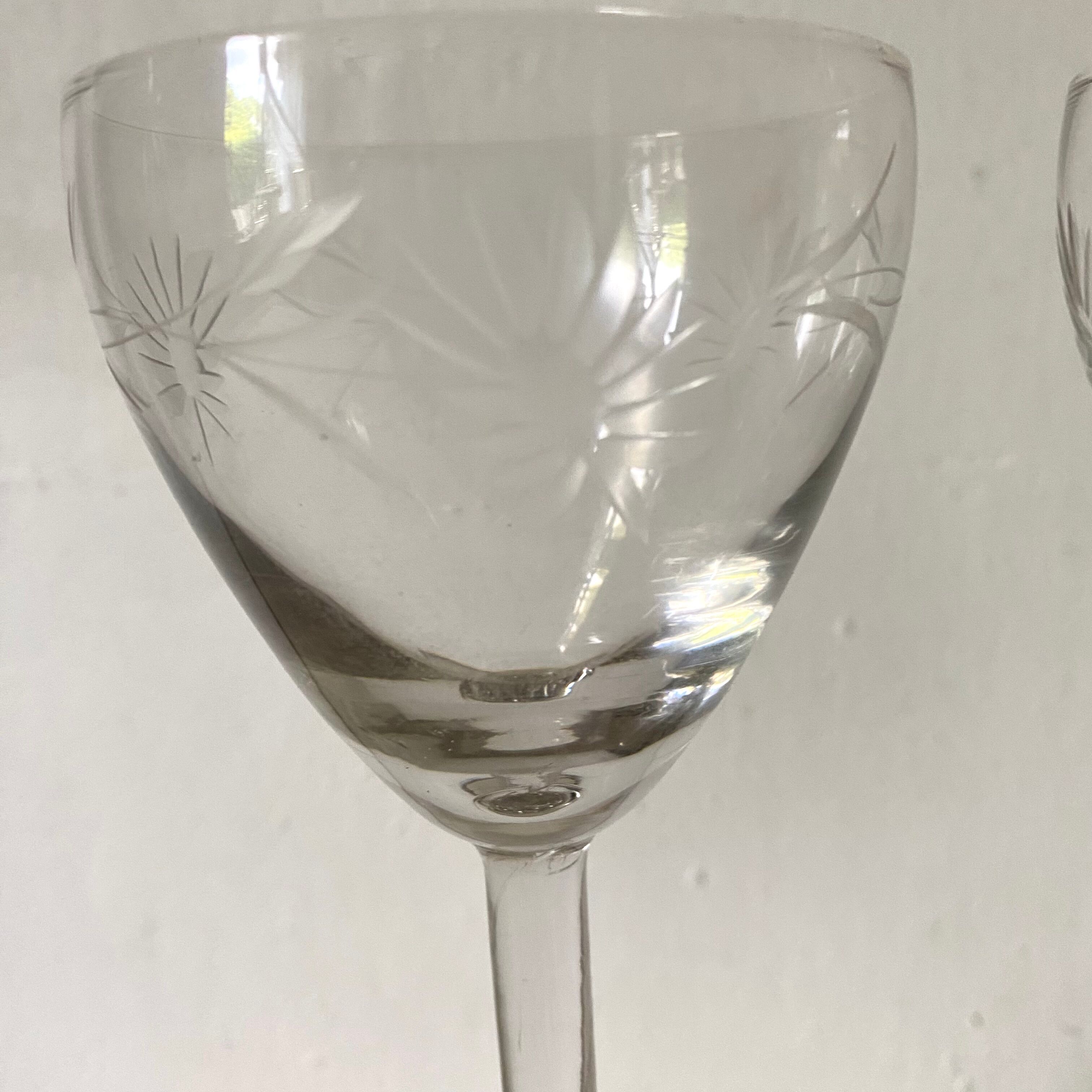 Wine glasses carved floral decoration