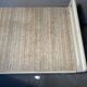 Coffre vintage tapissé, structure bois laqué blanc, années 60-70