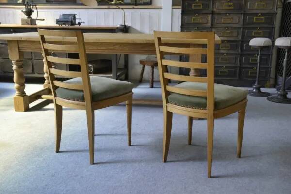 Paire de chaises modernes avec assises en velours vert 1940’s