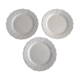 3 plates on board scalloped Moulin des loups