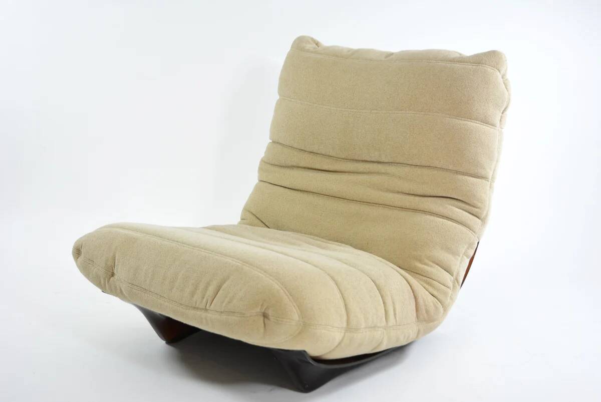 Chauffeuse et son repose-pied Marsala Ligne Roset beige clair